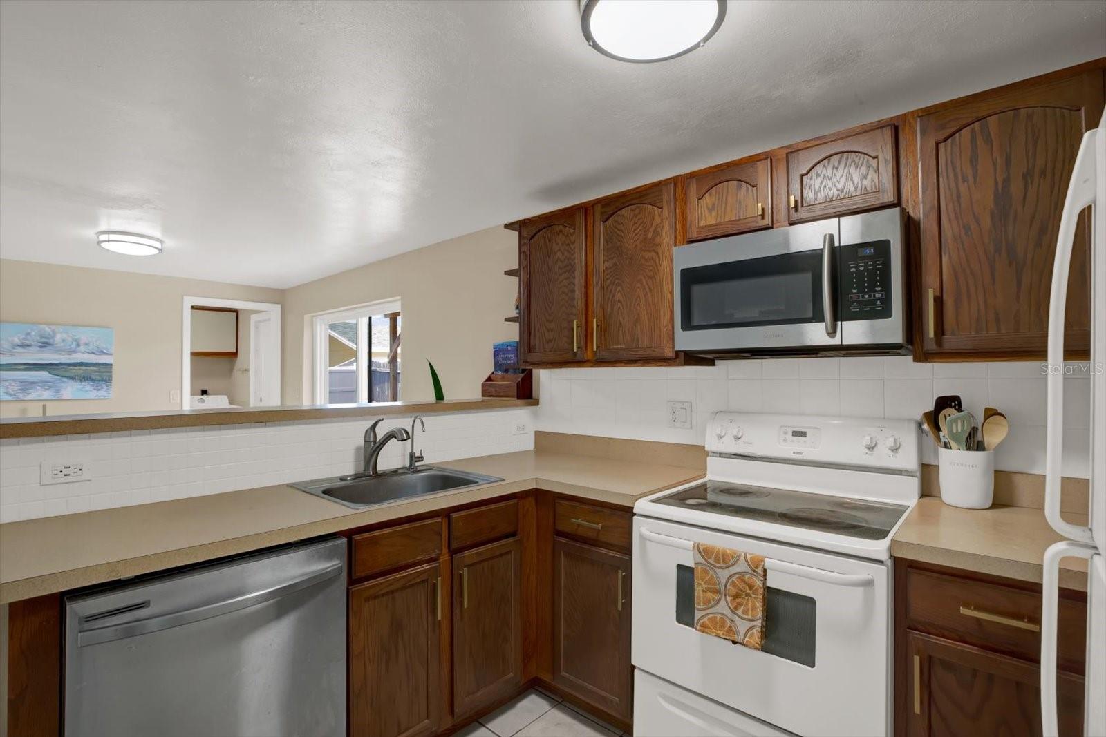Image 5 of 24 For 8708 Albion Court