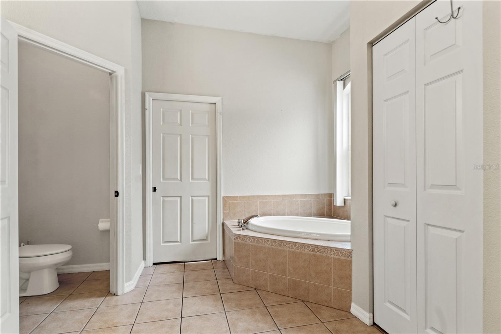 Listing photo id 8 for 10109 Shooting Star Court