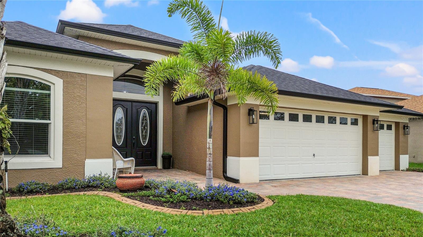 Listing photo id 0 for 10109 Shooting Star Court