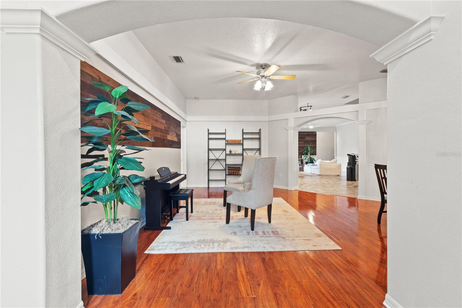 Listing photo id 1 for 10109 Shooting Star Court