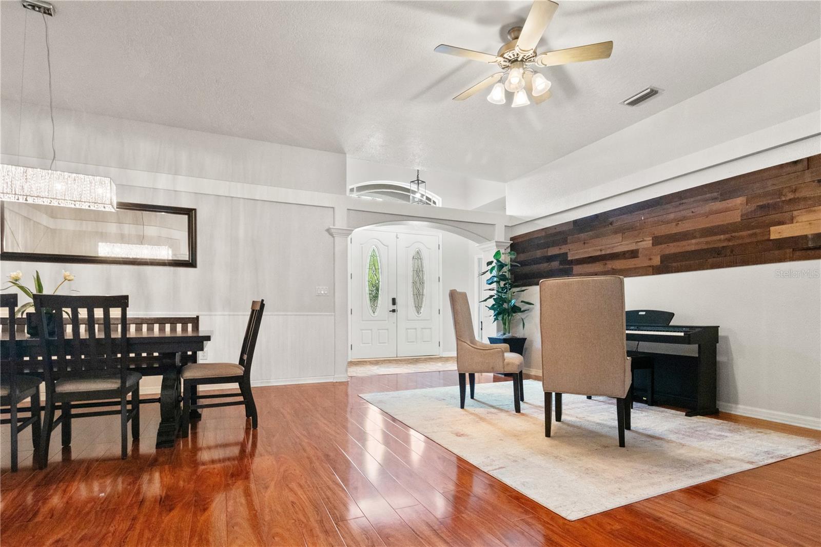 Listing photo id 2 for 10109 Shooting Star Court