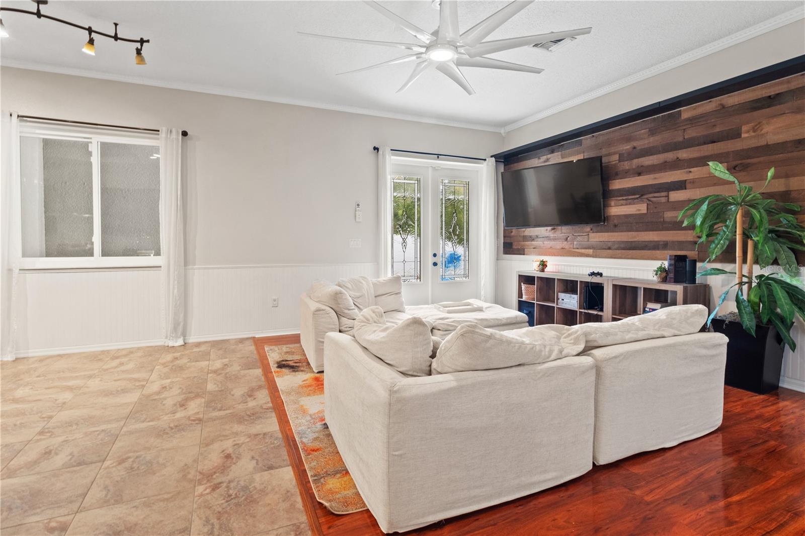 Listing photo id 5 for 10109 Shooting Star Court