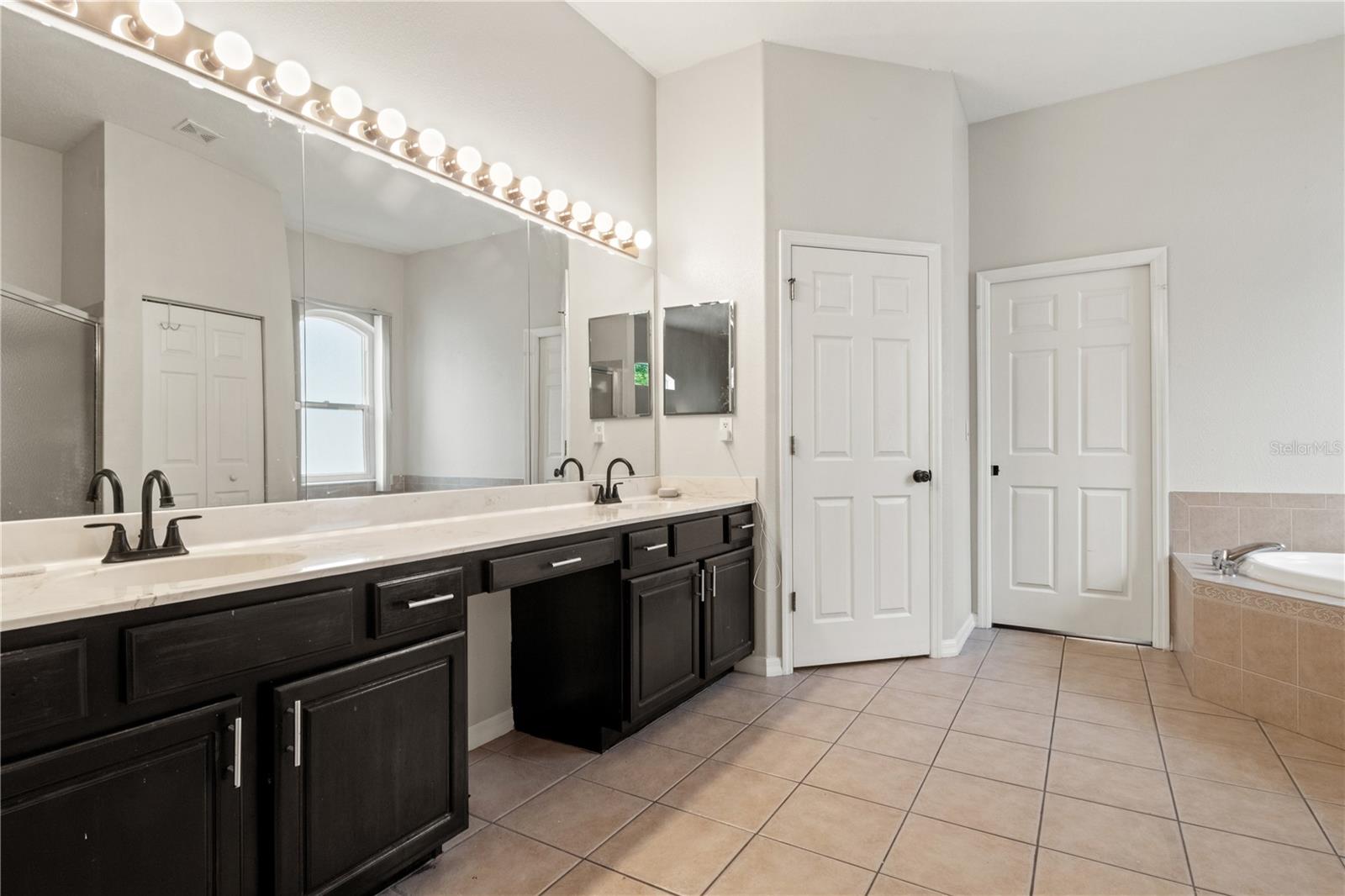 Listing photo id 7 for 10109 Shooting Star Court