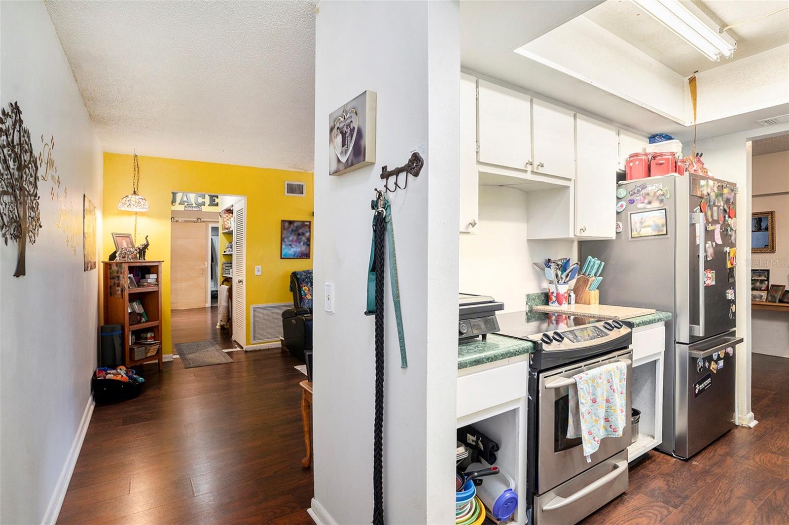 Image 10 of 30 For 702 Regent Circle S