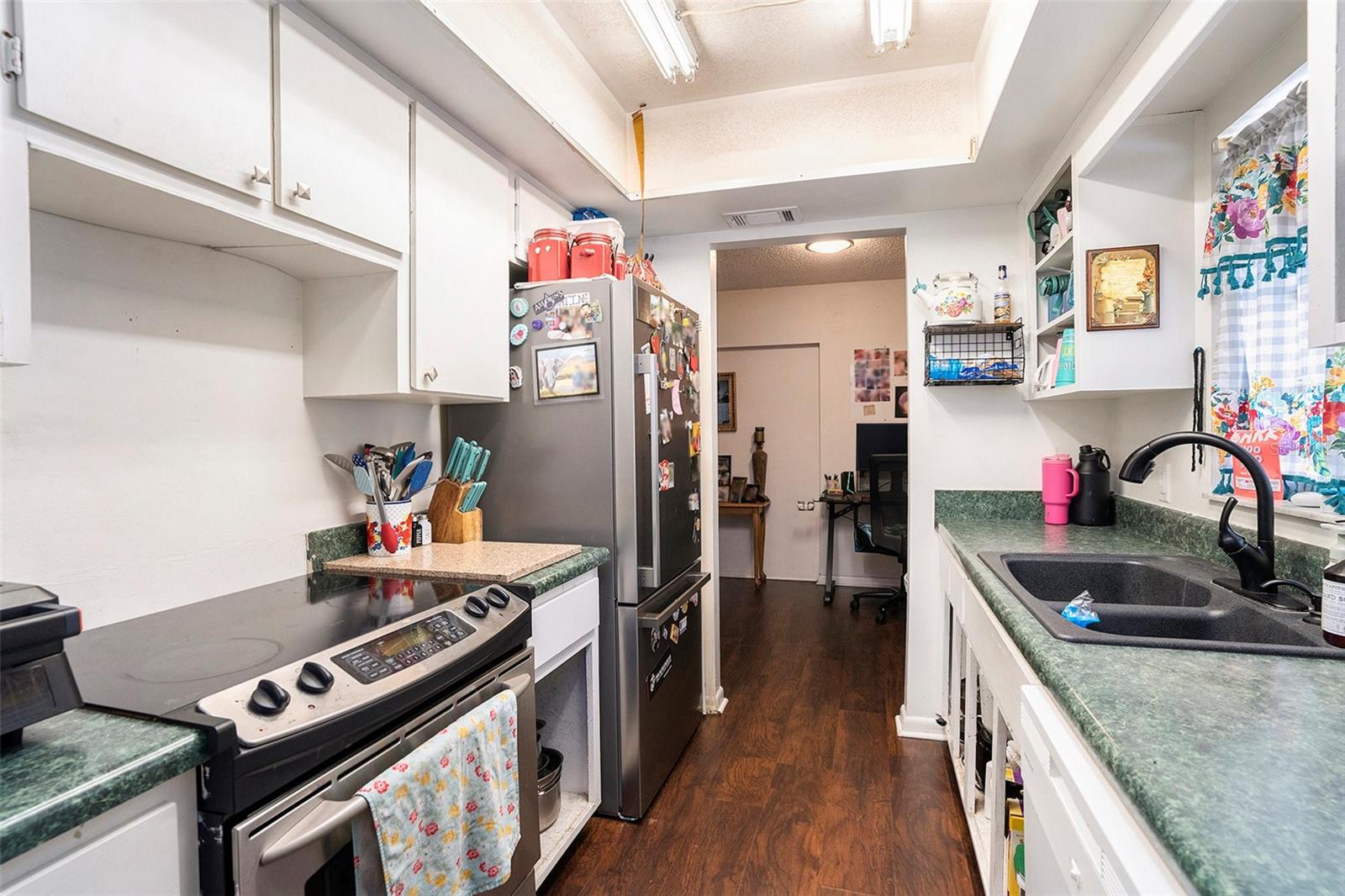 Image 12 of 30 For 702 Regent Circle S