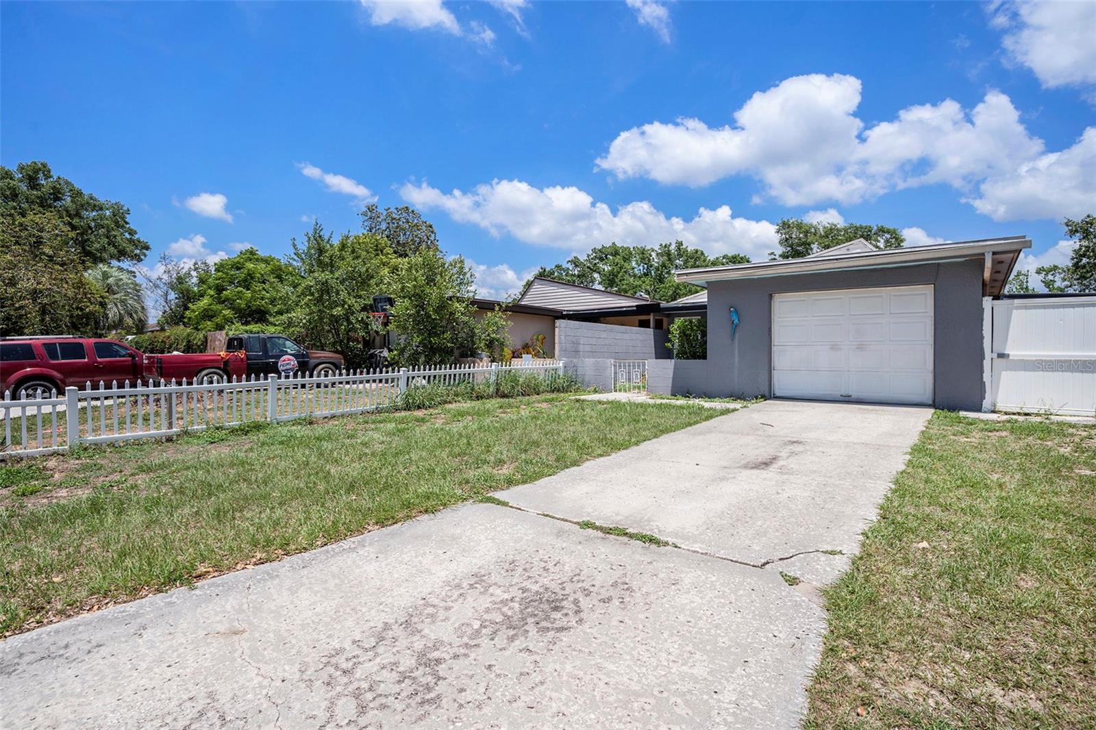 Image 2 of 30 For 702 Regent Circle S