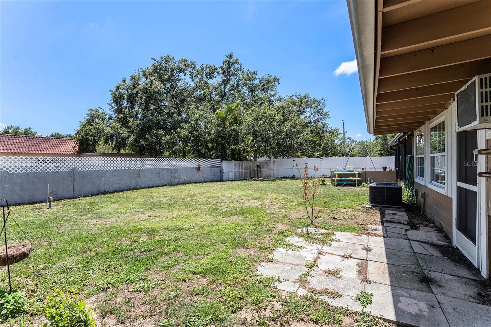 Image 28 of 30 For 702 Regent Circle S