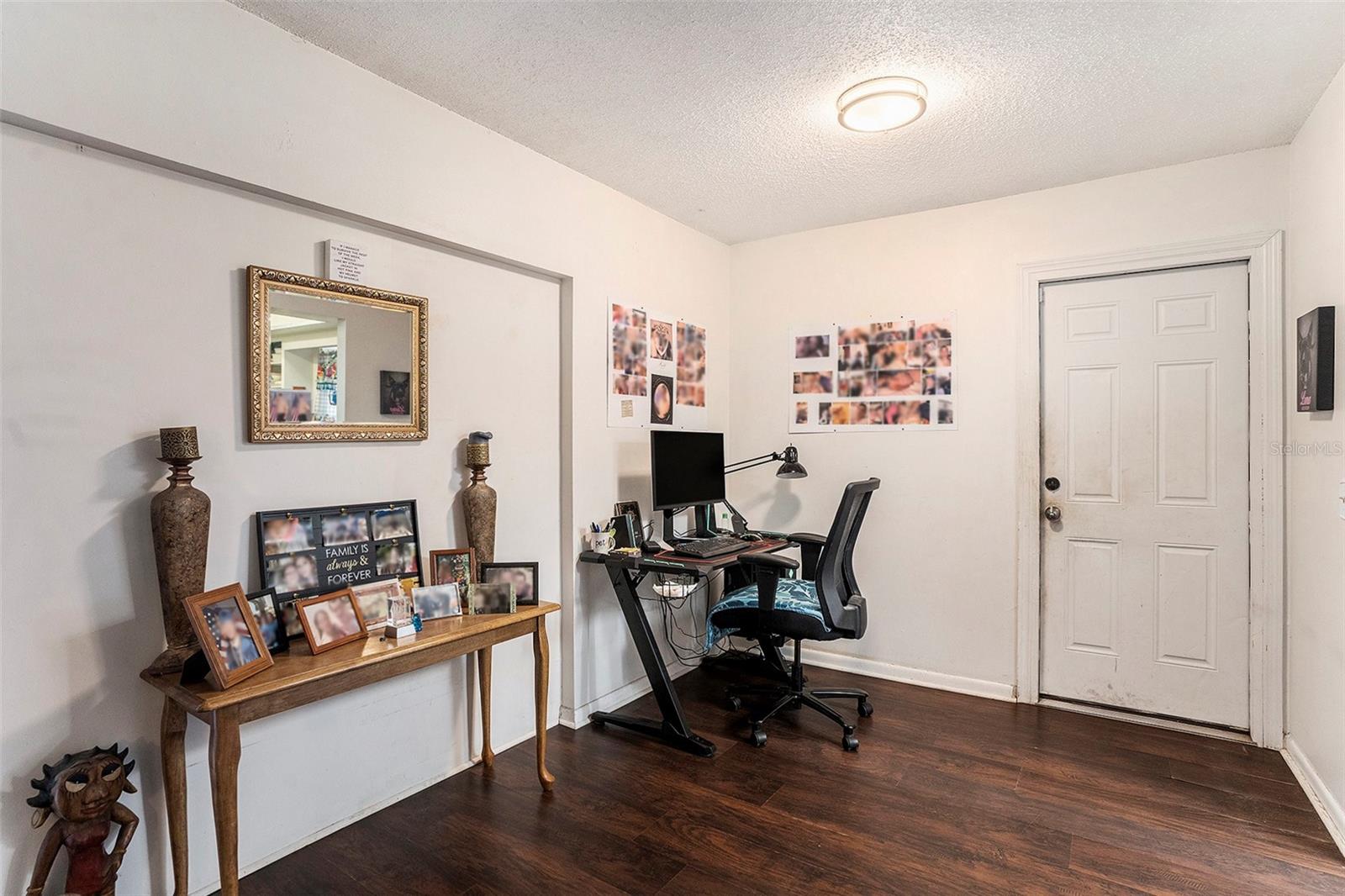 Image 5 of 30 For 702 Regent Circle S