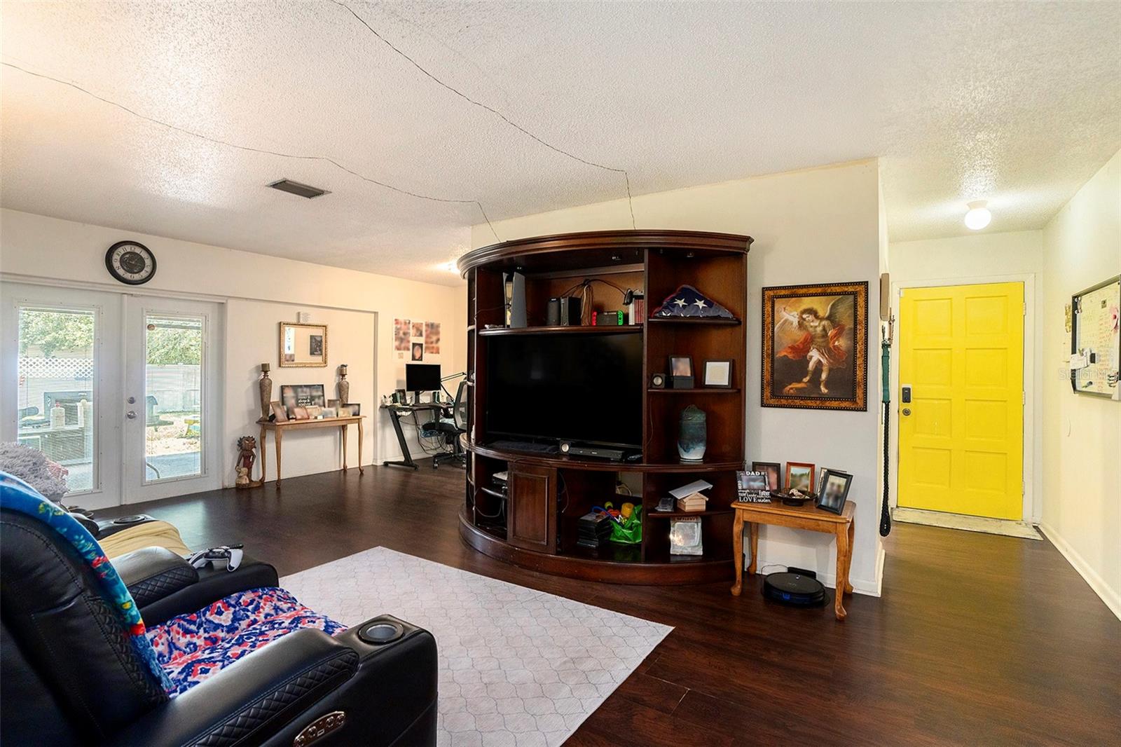 Image 8 of 30 For 702 Regent Circle S