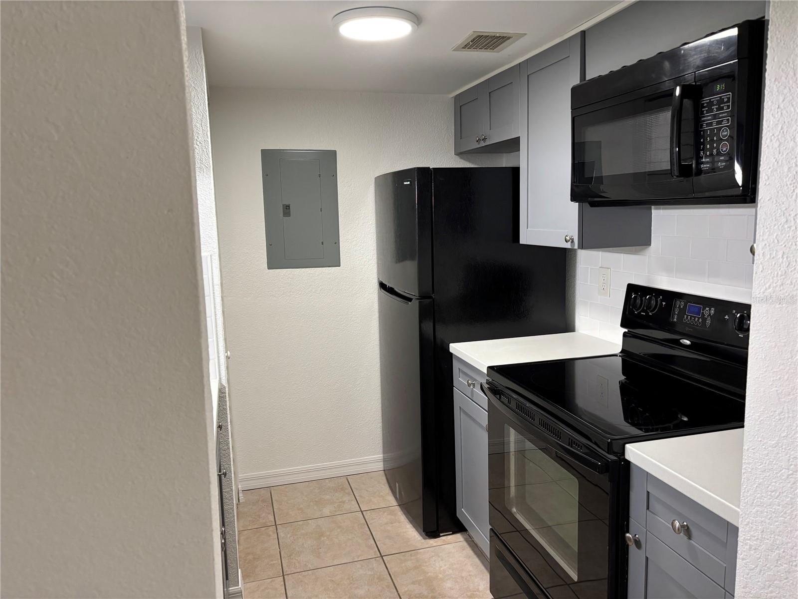 Image 3 of 12 For 1084 82nd Terrace N 1084b