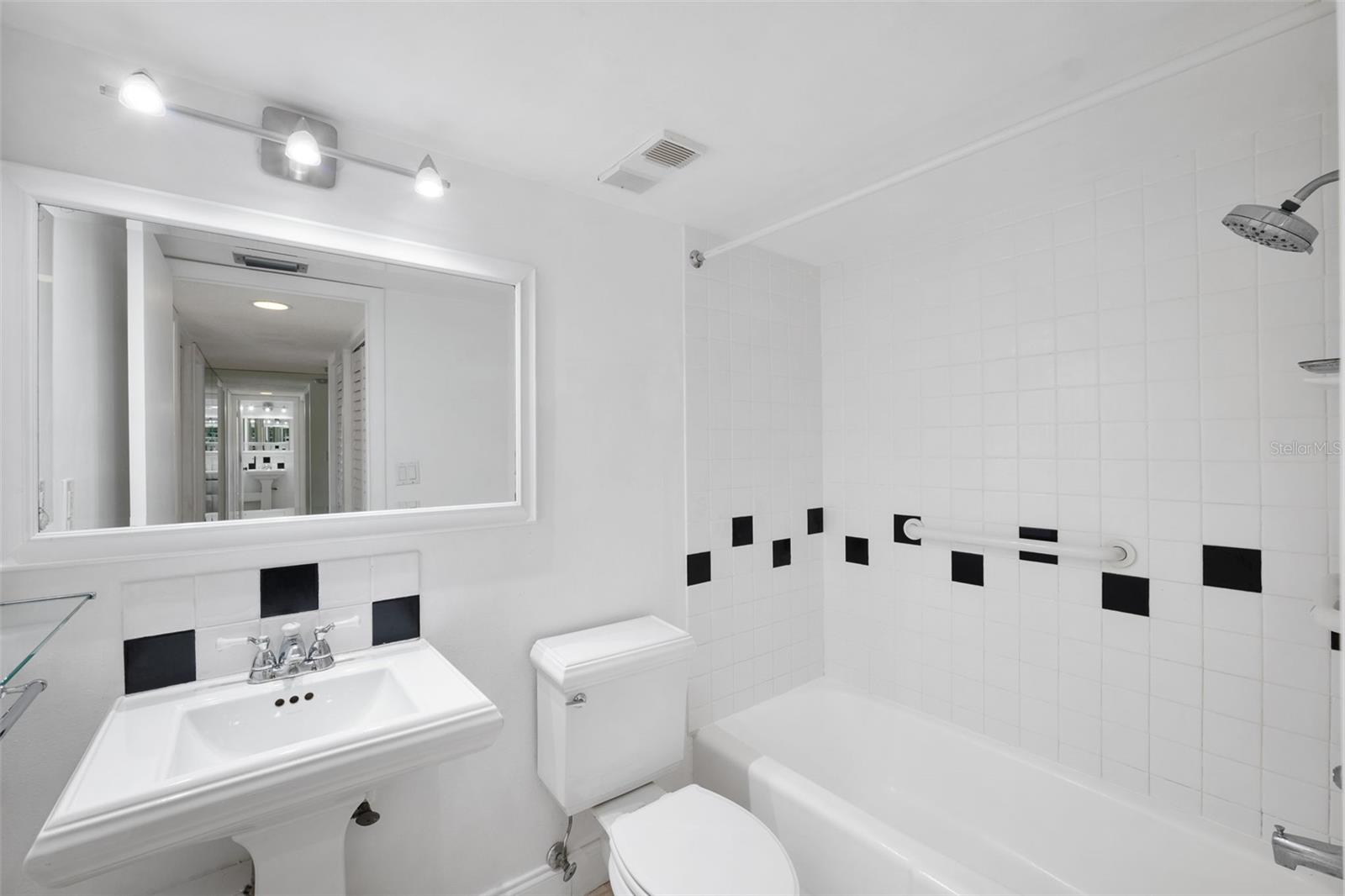 Image 29 of 62 For 138 1st Street E 106