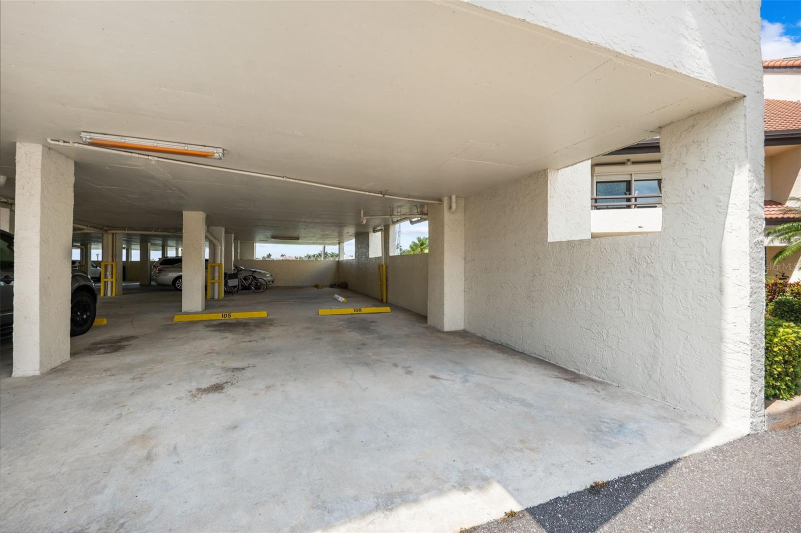 Image 36 of 62 For 138 1st Street E 106