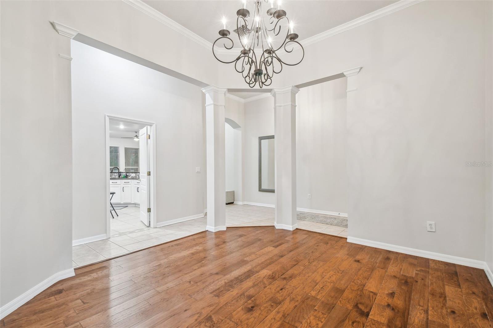 Listing photo id 11 for 7410 Ambleside Drive