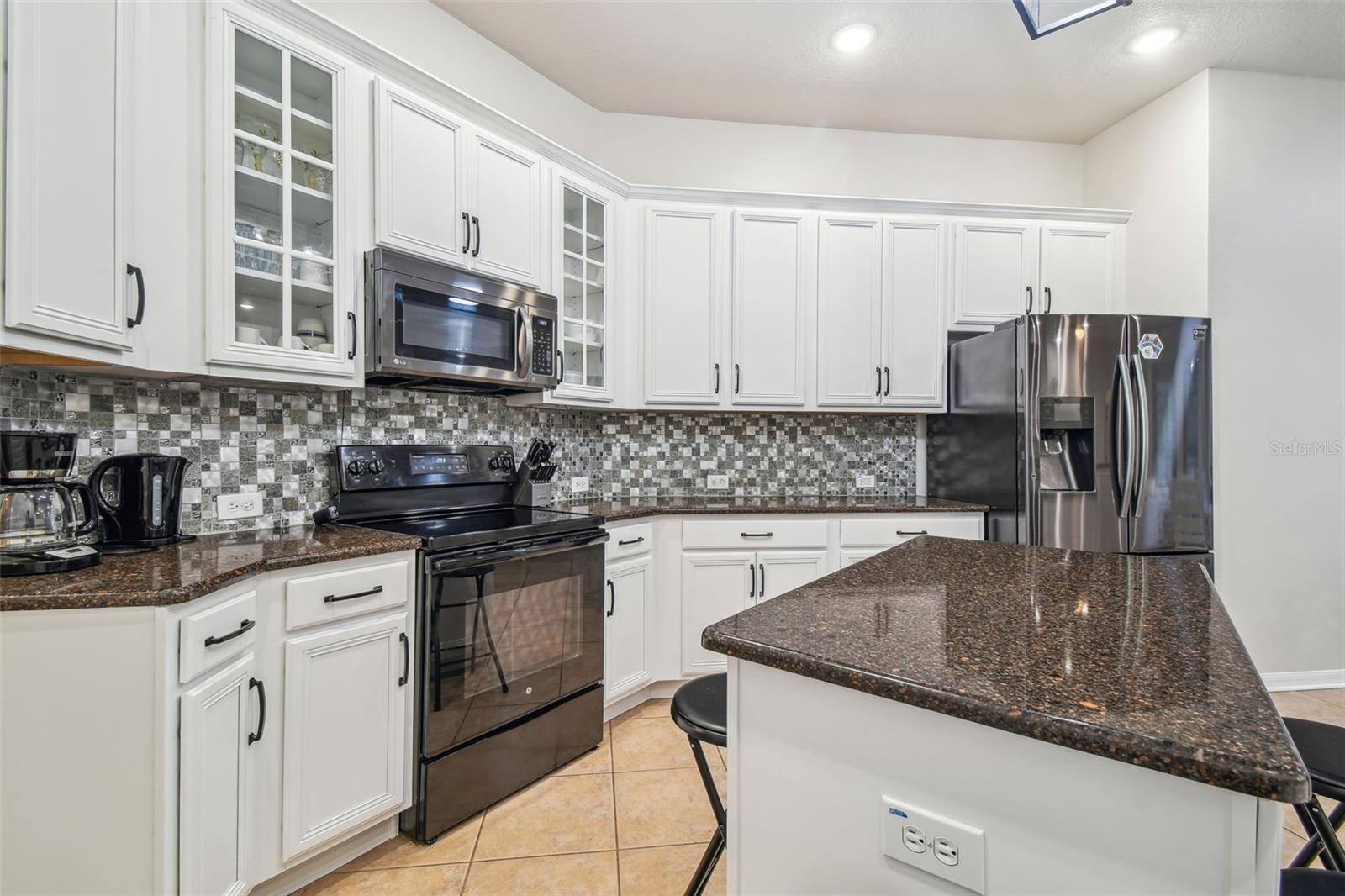 Listing photo id 15 for 7410 Ambleside Drive