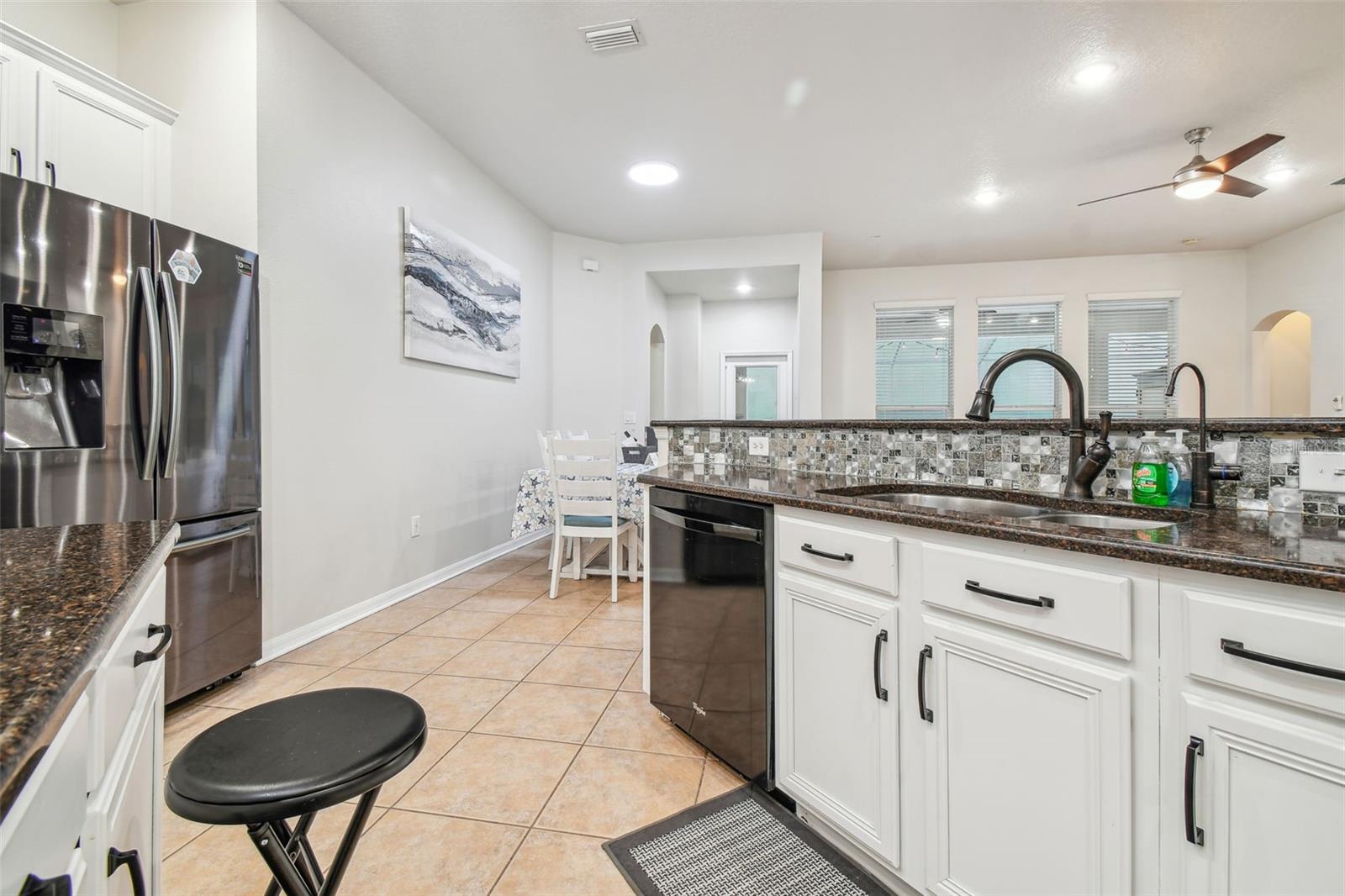 Listing photo id 16 for 7410 Ambleside Drive