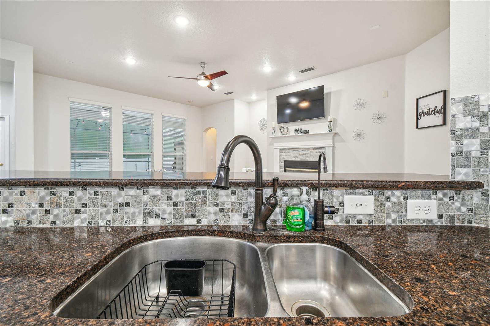 Listing photo id 17 for 7410 Ambleside Drive