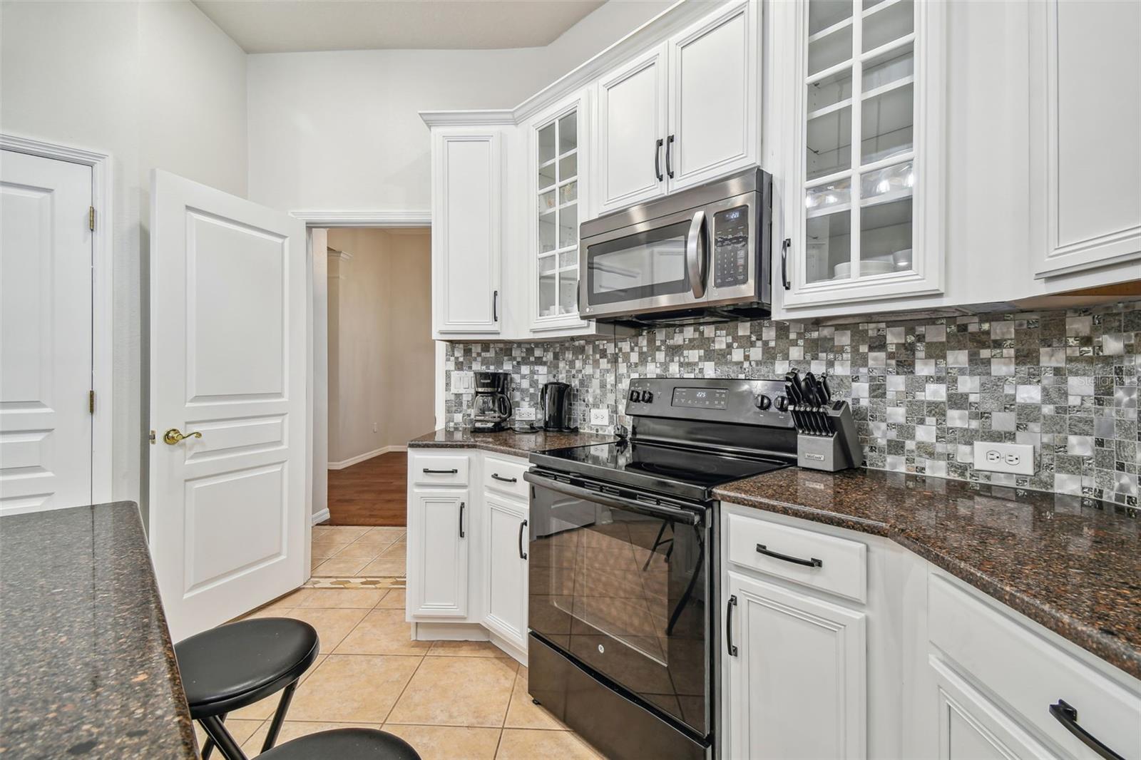 Listing photo id 19 for 7410 Ambleside Drive