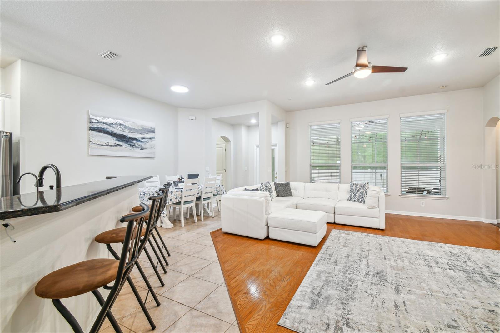 Listing photo id 24 for 7410 Ambleside Drive