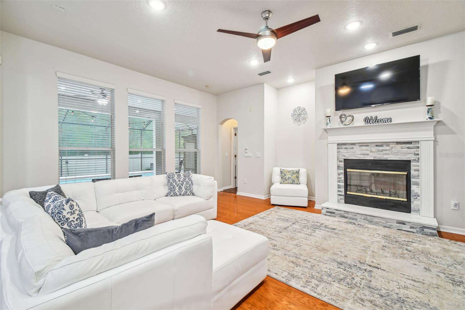 Listing photo id 28 for 7410 Ambleside Drive