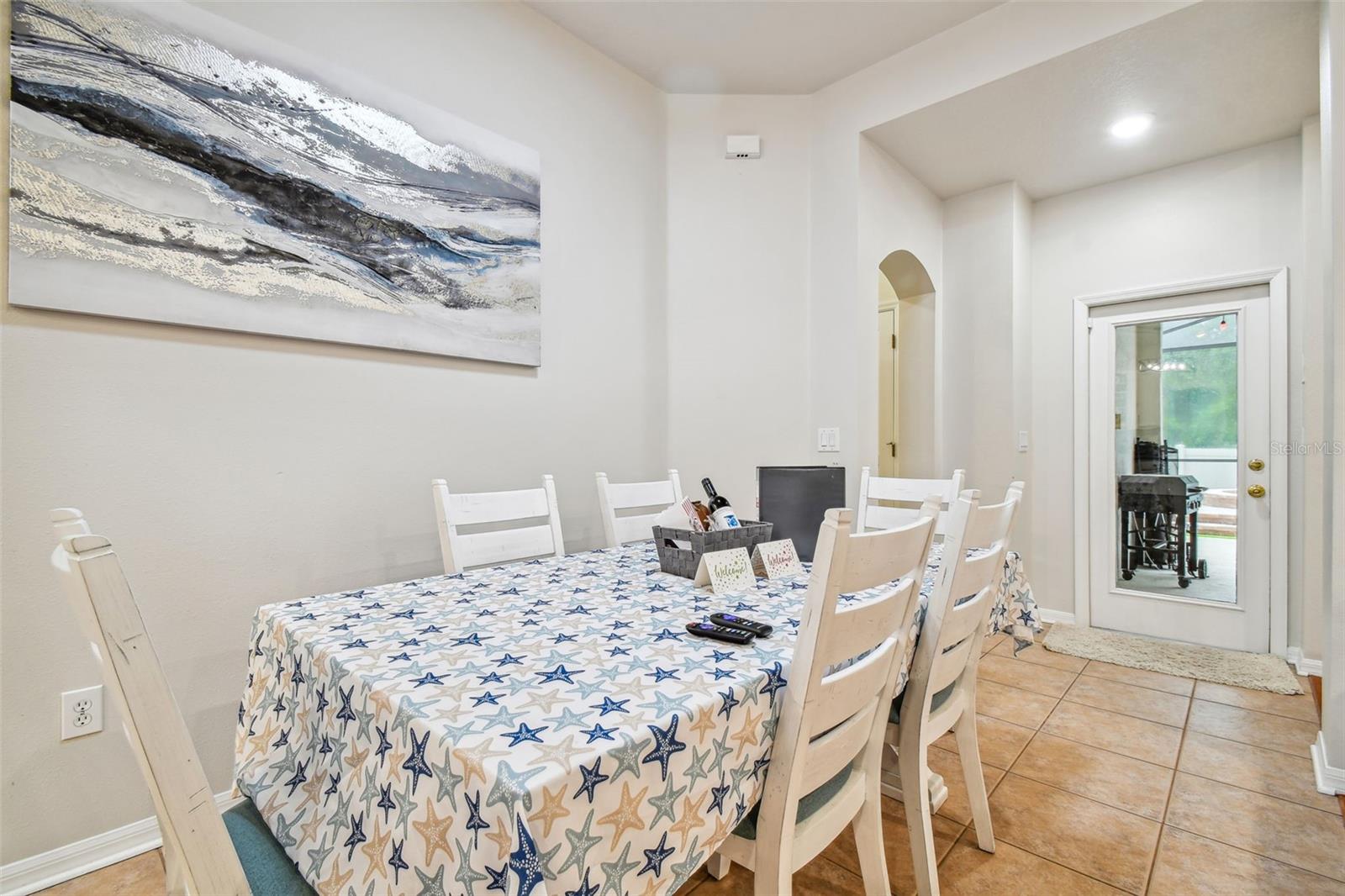 Listing photo id 29 for 7410 Ambleside Drive