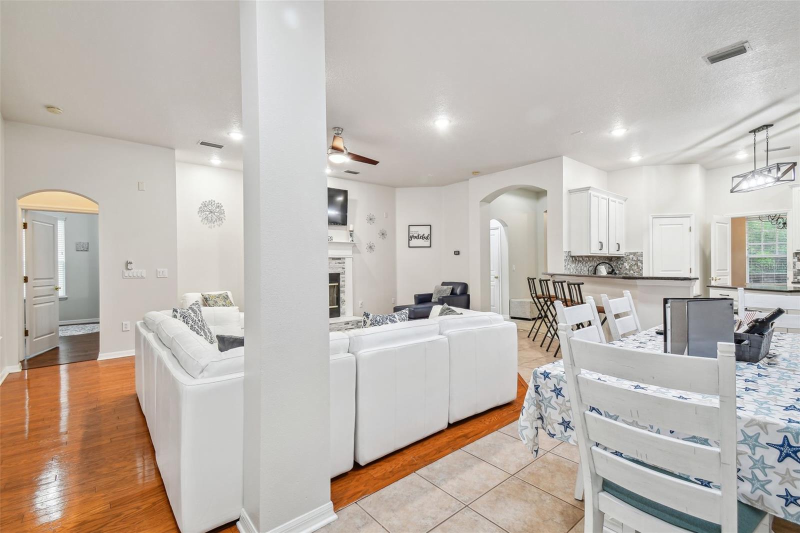 Listing photo id 30 for 7410 Ambleside Drive