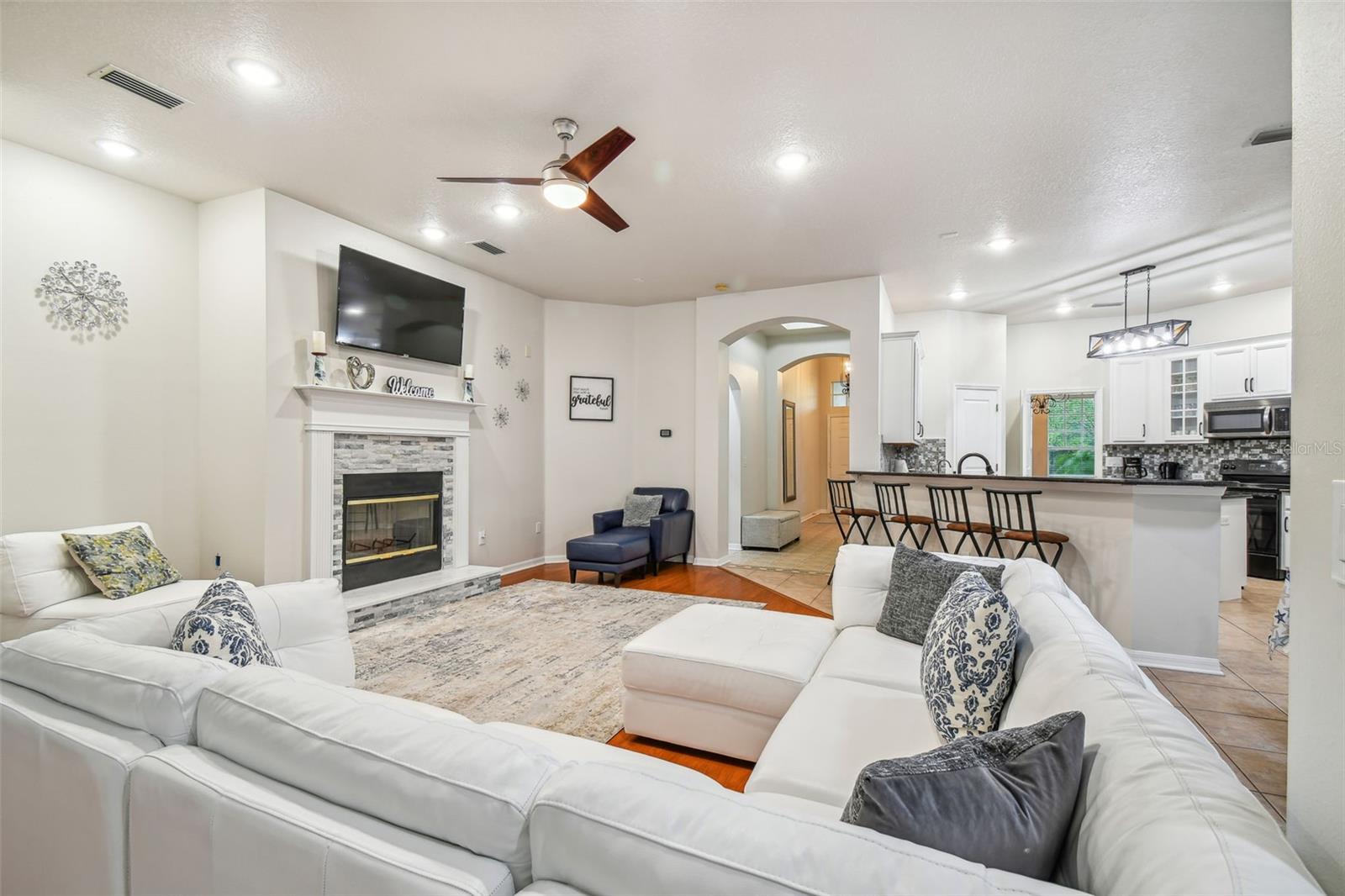 Listing photo id 31 for 7410 Ambleside Drive