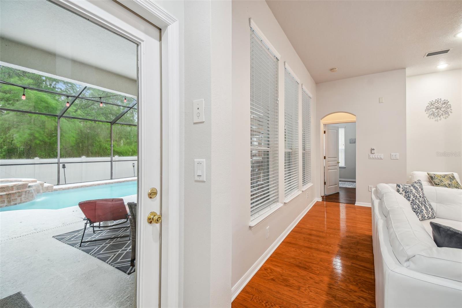 Listing photo id 34 for 7410 Ambleside Drive