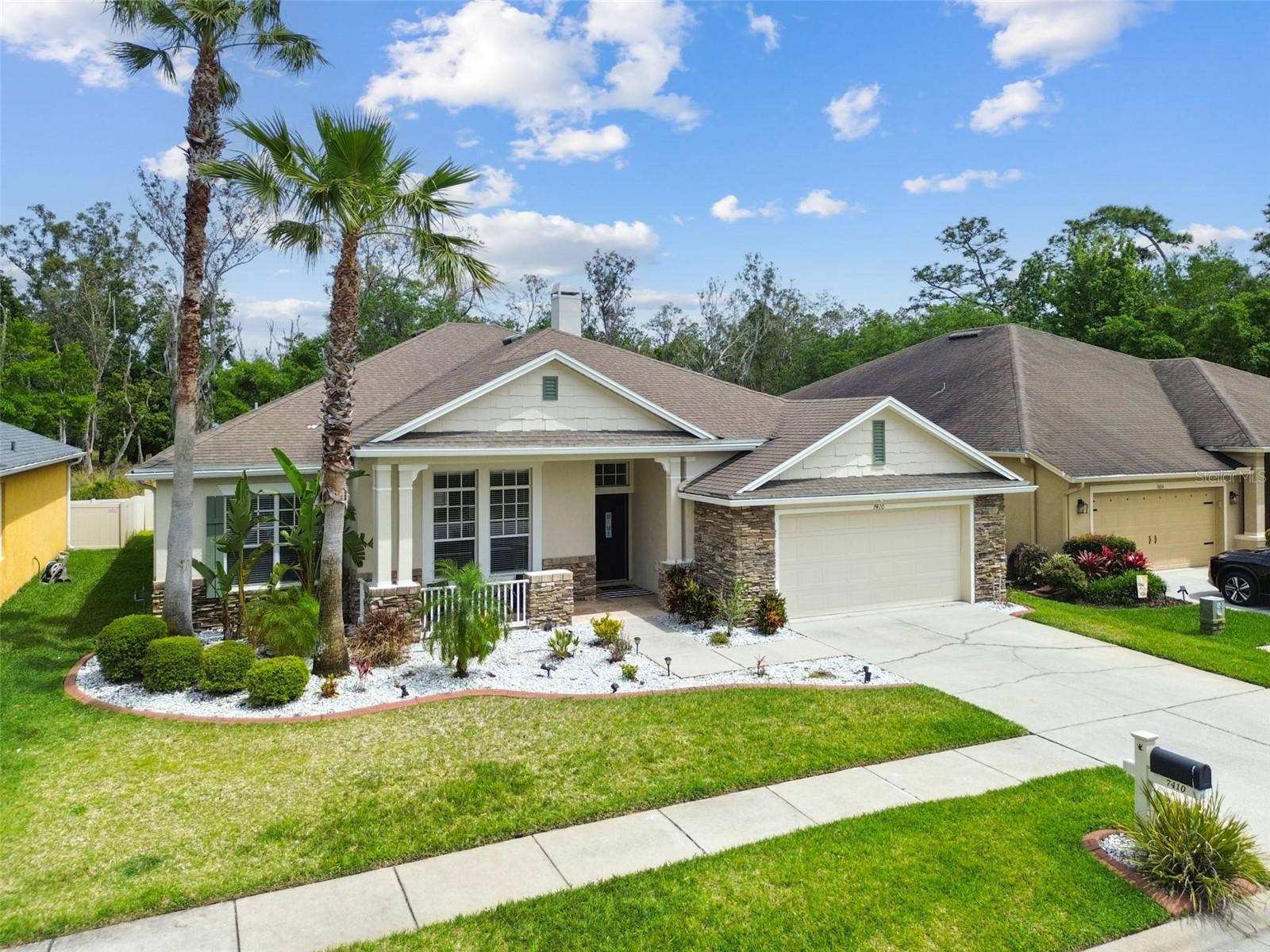 Listing photo id 2 for 7410 Ambleside Drive