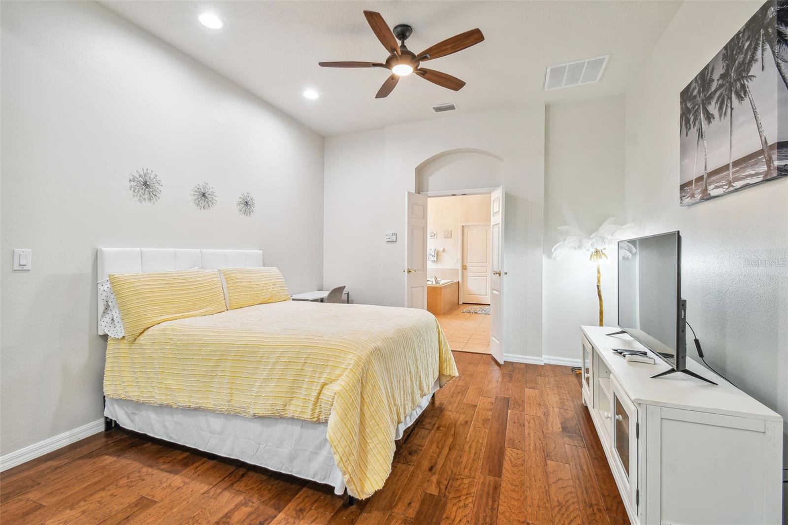 Listing photo id 39 for 7410 Ambleside Drive