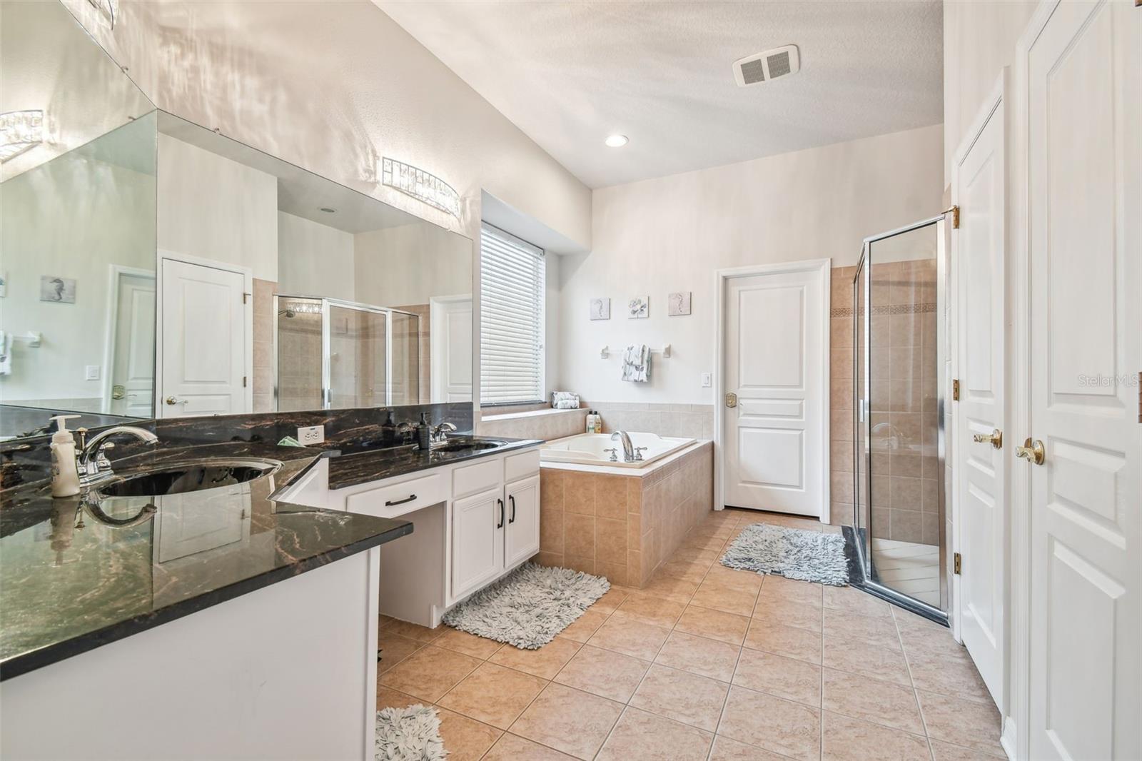 Listing photo id 41 for 7410 Ambleside Drive