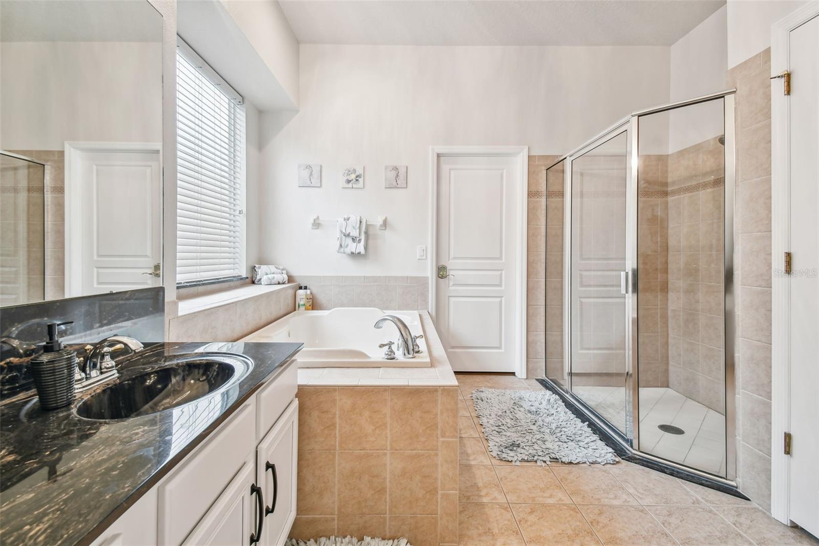 Listing photo id 43 for 7410 Ambleside Drive