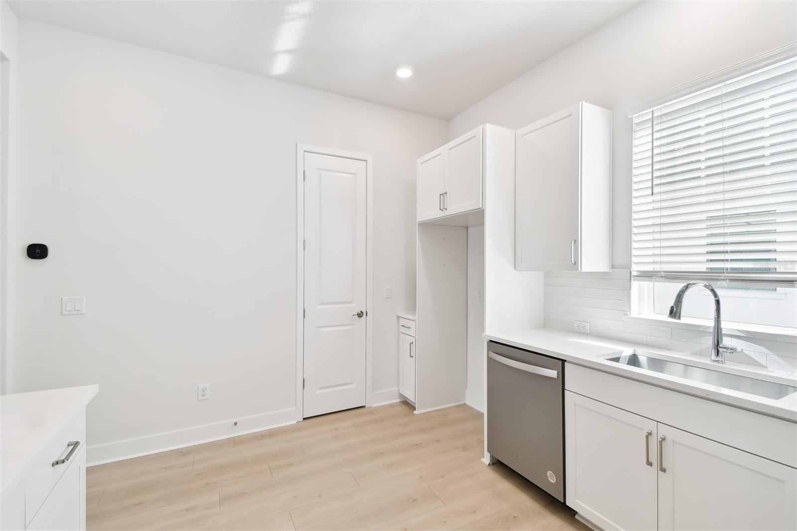Image 11 of 47 For 448 31st Lane N