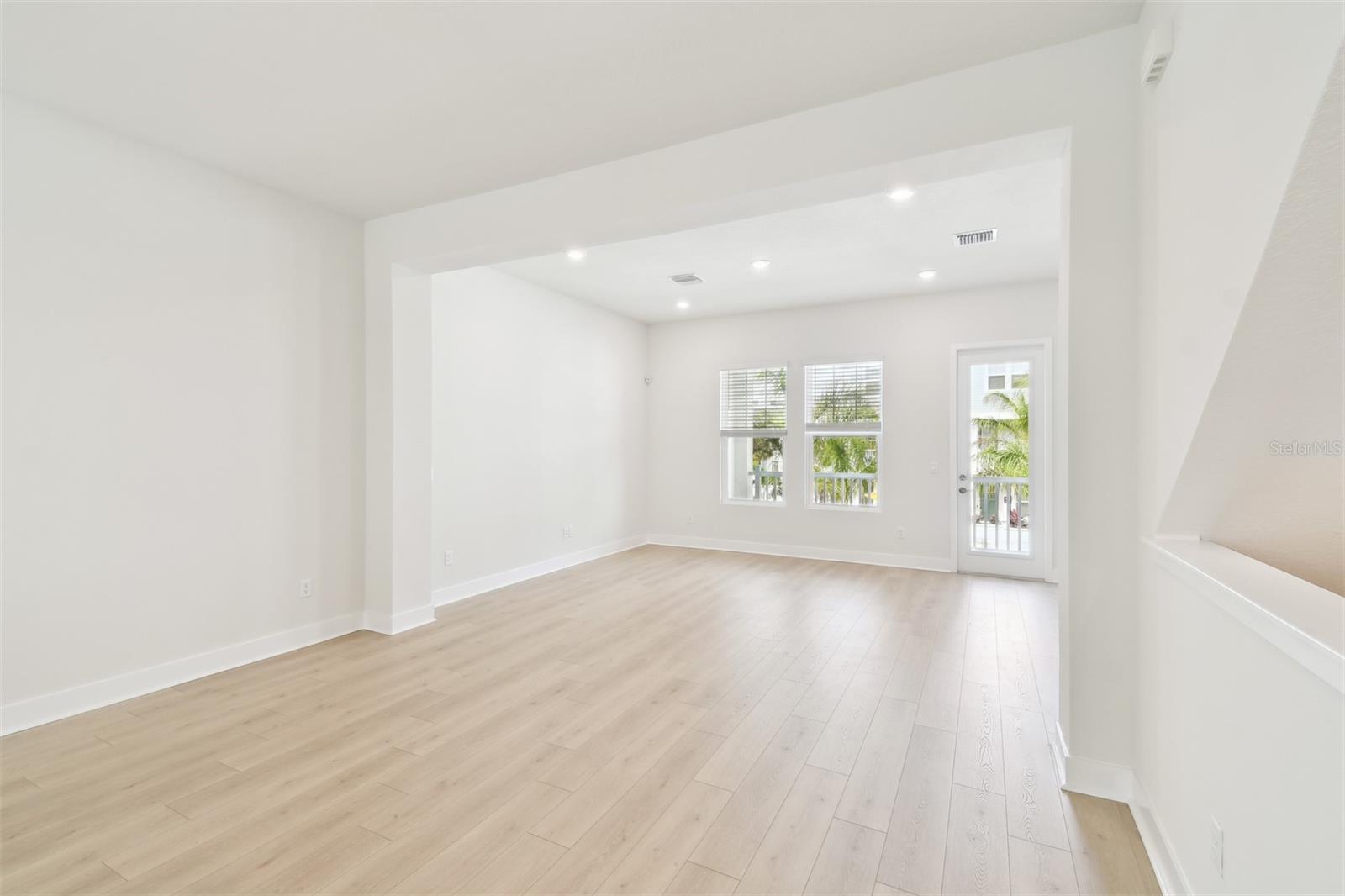 Image 13 of 47 For 448 31st Lane N
