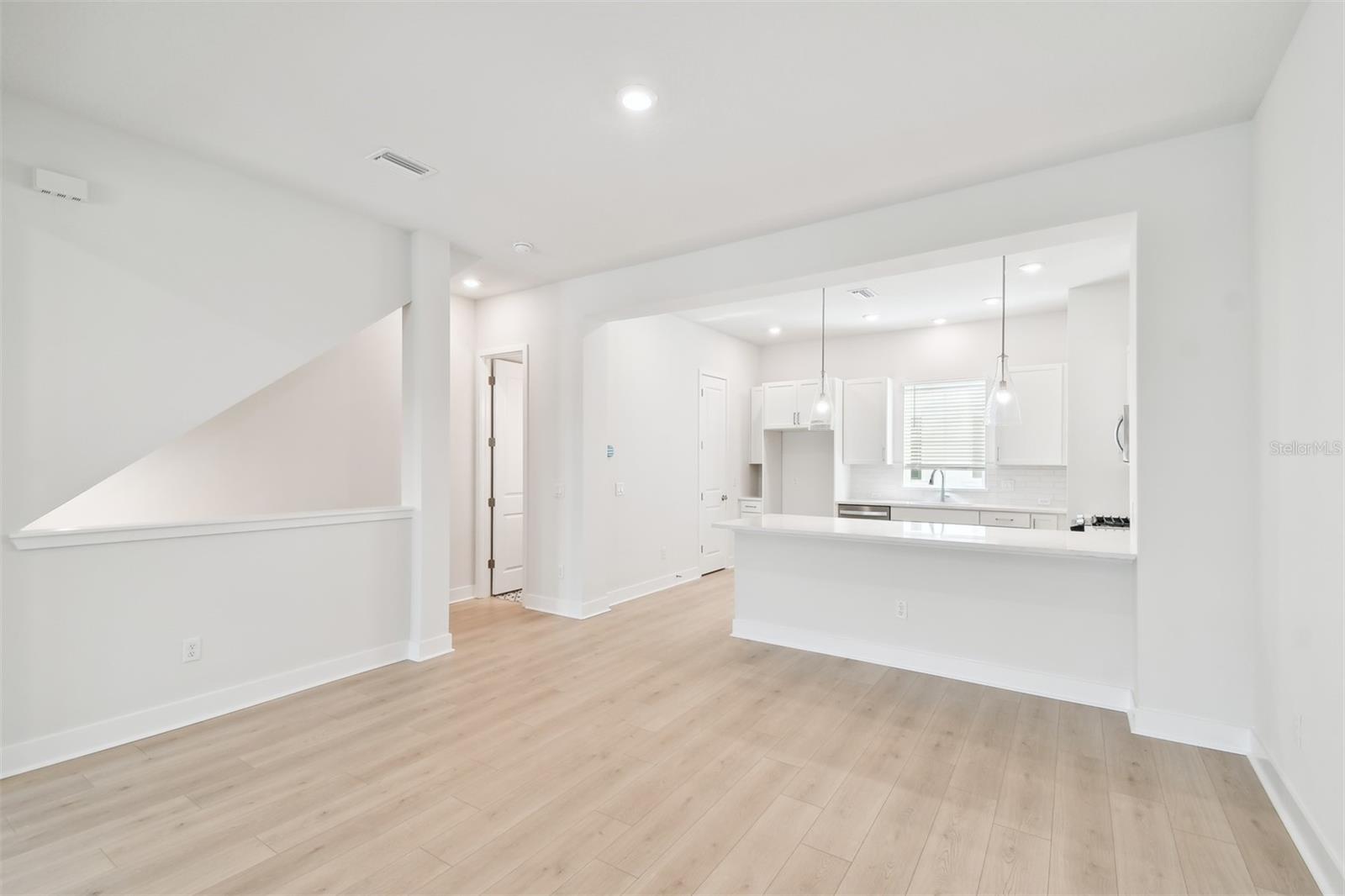 Image 14 of 47 For 448 31st Lane N