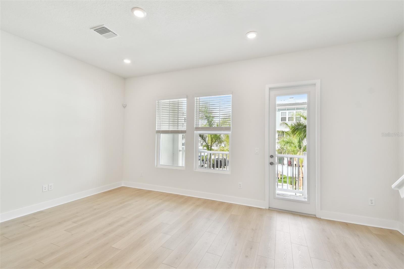 Image 15 of 47 For 448 31st Lane N