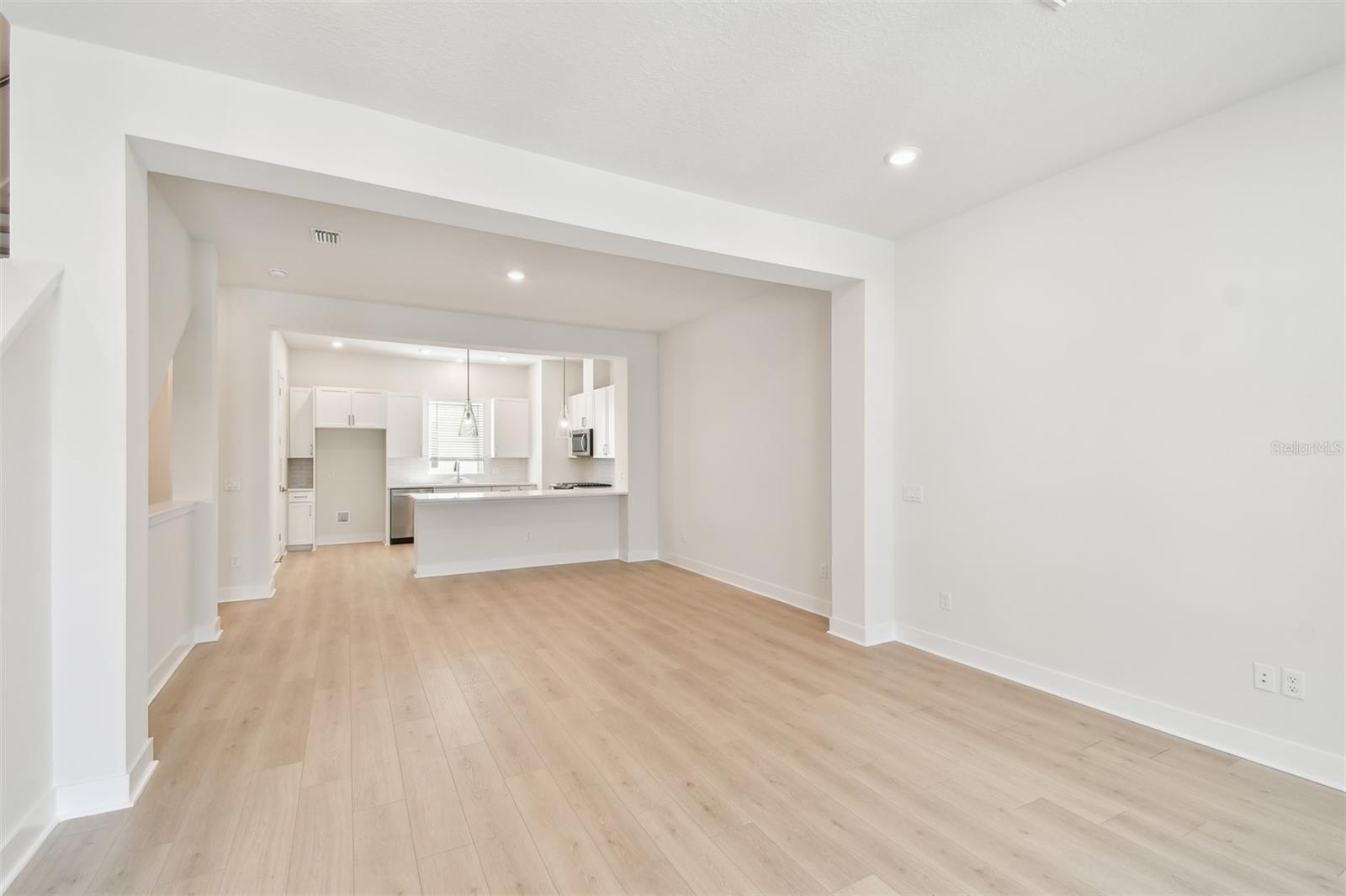 Image 18 of 47 For 448 31st Lane N
