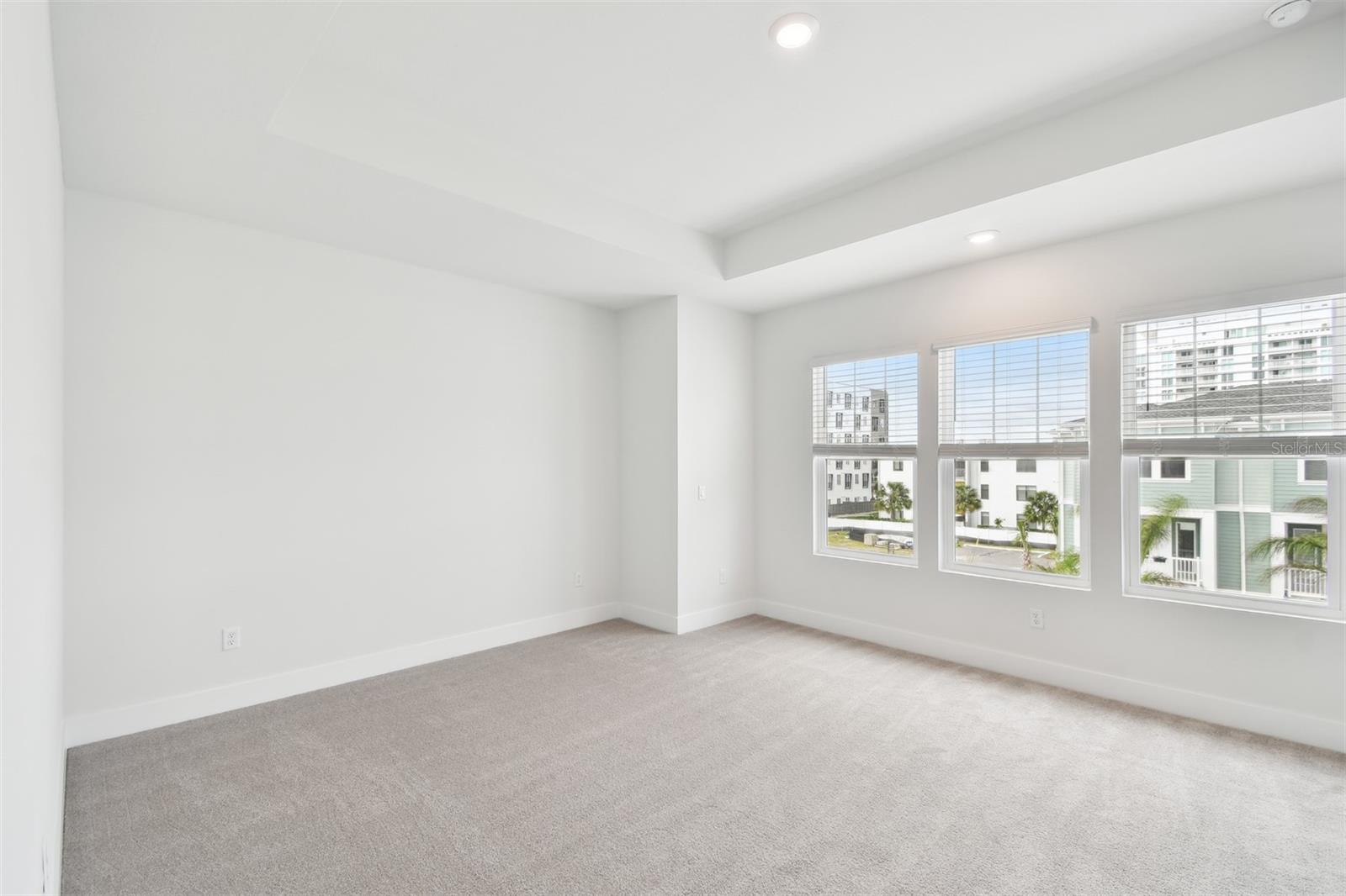 Image 22 of 47 For 448 31st Lane N