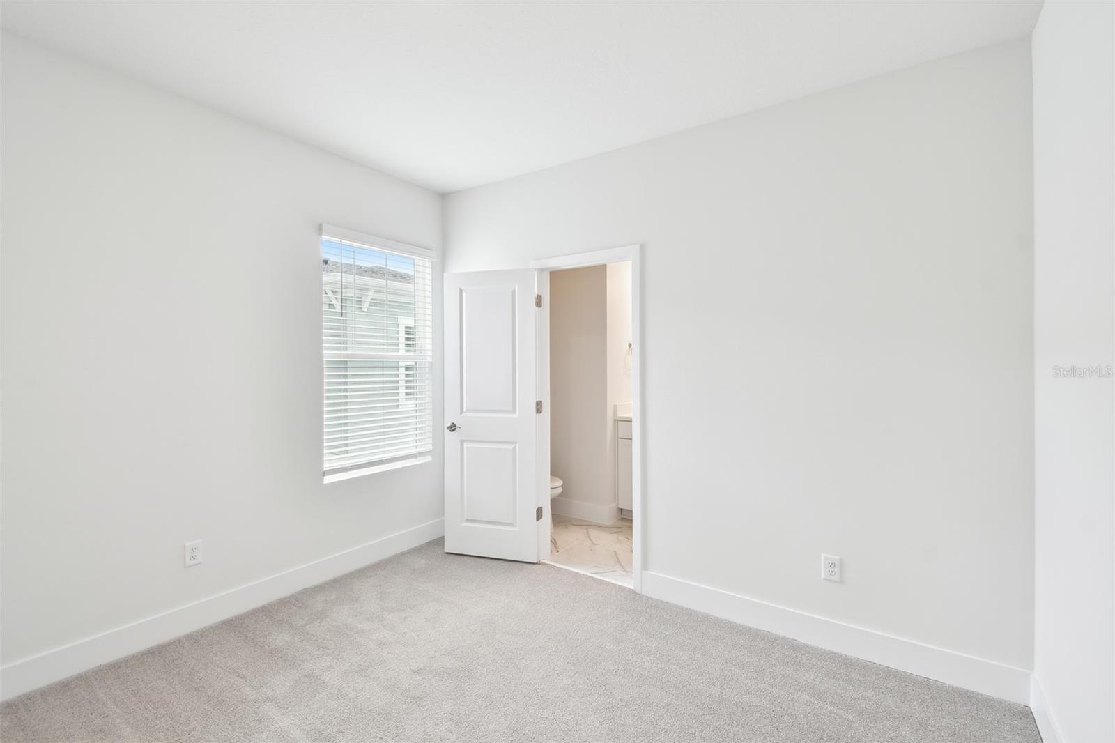 Image 31 of 47 For 448 31st Lane N