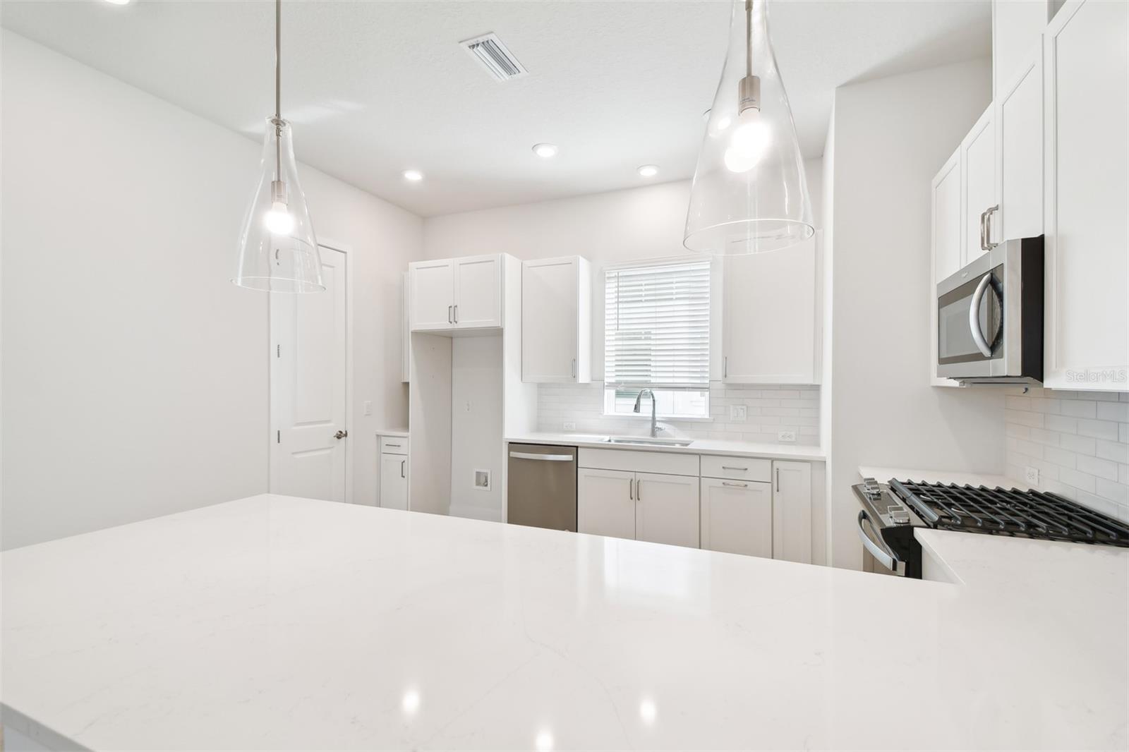 Image 7 of 47 For 448 31st Lane N