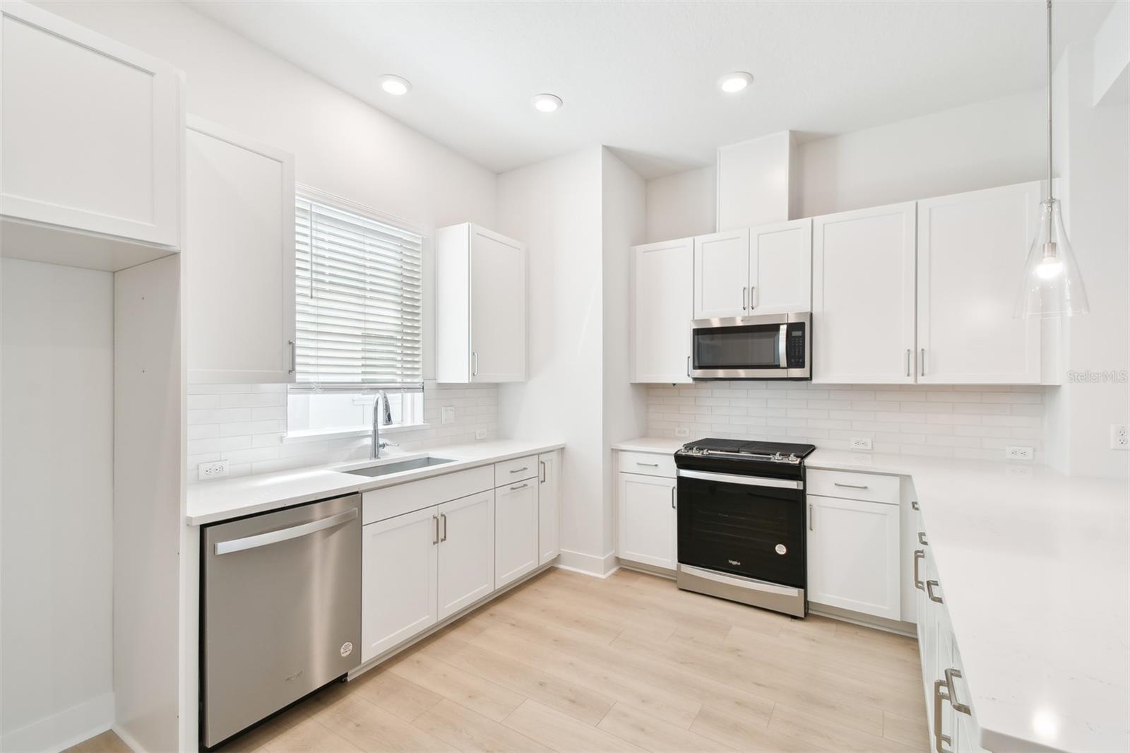 Image 8 of 47 For 448 31st Lane N
