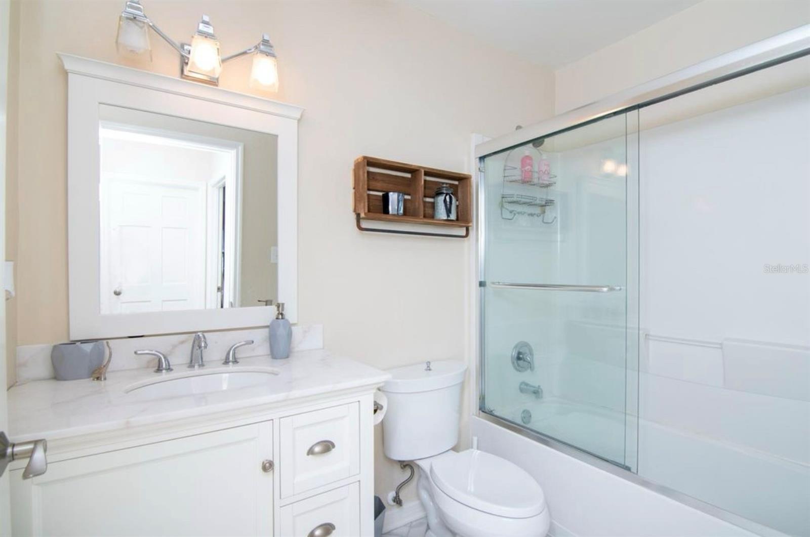 Image 17 of 20 For 3023 W Bay Villa Avenue
