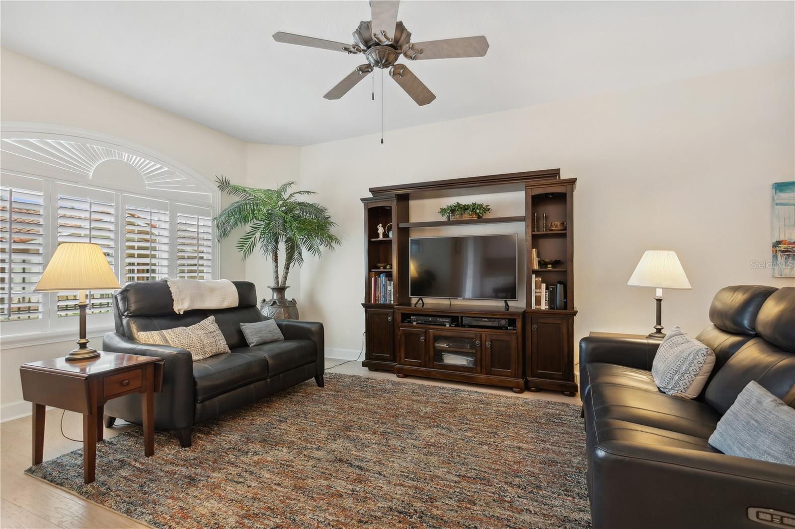 Image 4 of 18 For 6319r Vista Verde Drive E