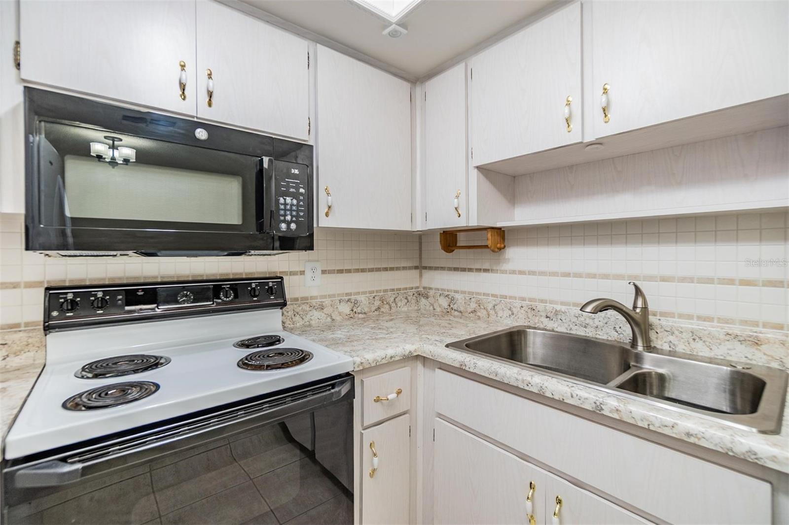 Image 12 of 24 For 2150 Shelly Drive D