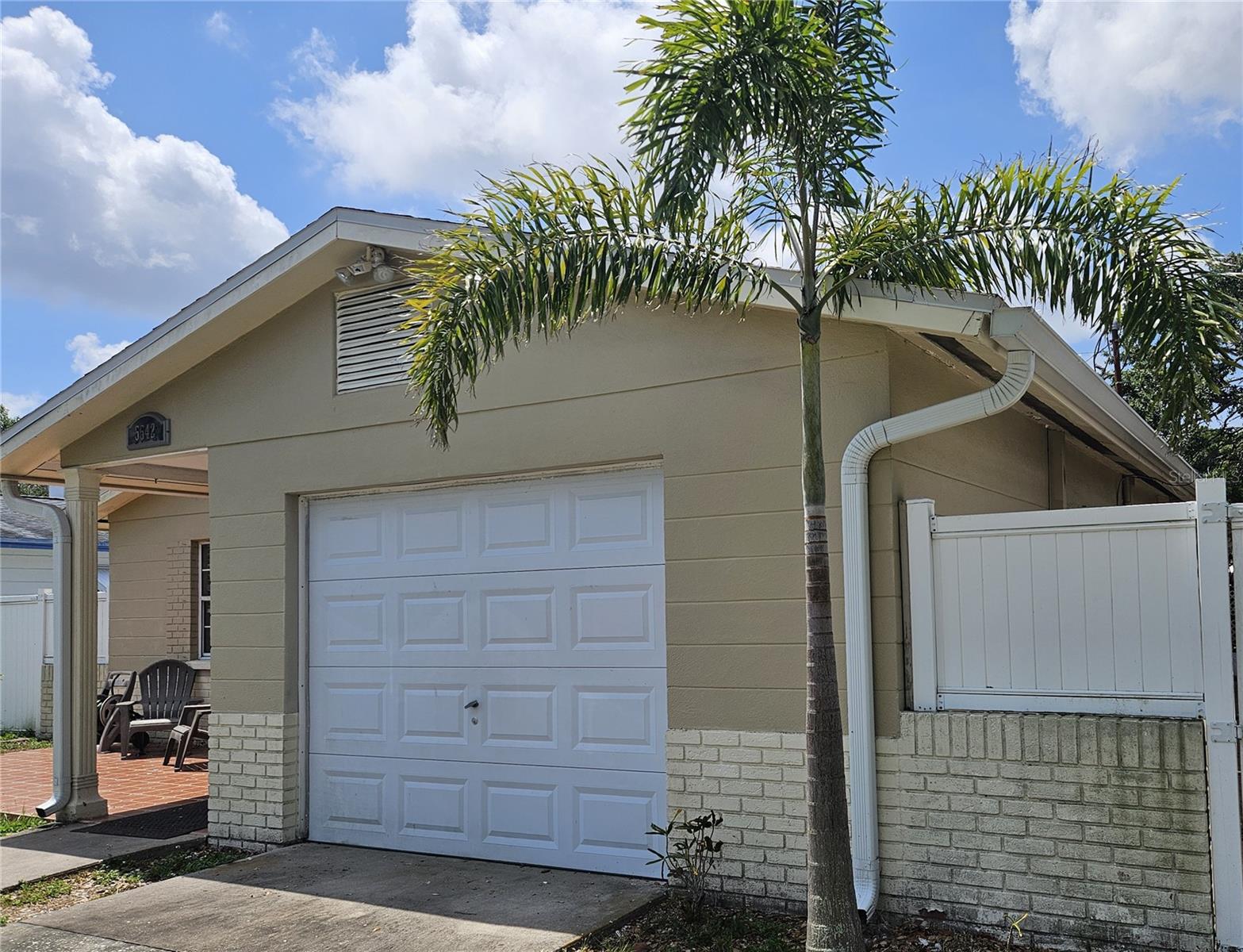 Listing photo id 0 for 5542 19th Avenue N