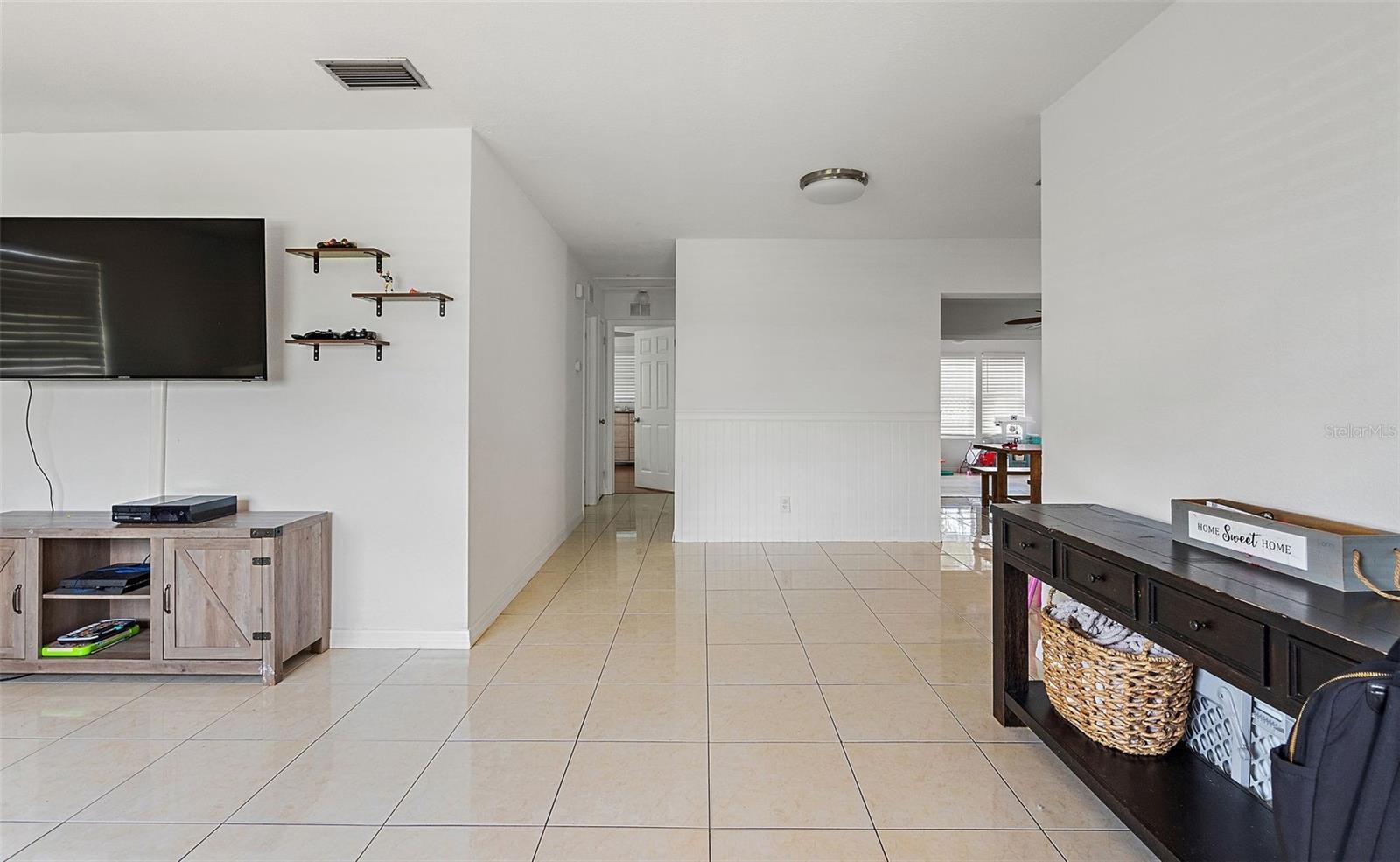 Image 5 of 25 For 5542 19th Avenue N