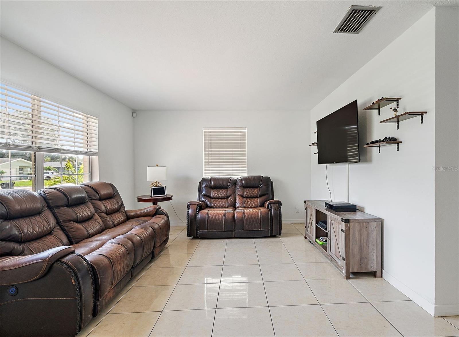 Image 7 of 25 For 5542 19th Avenue N