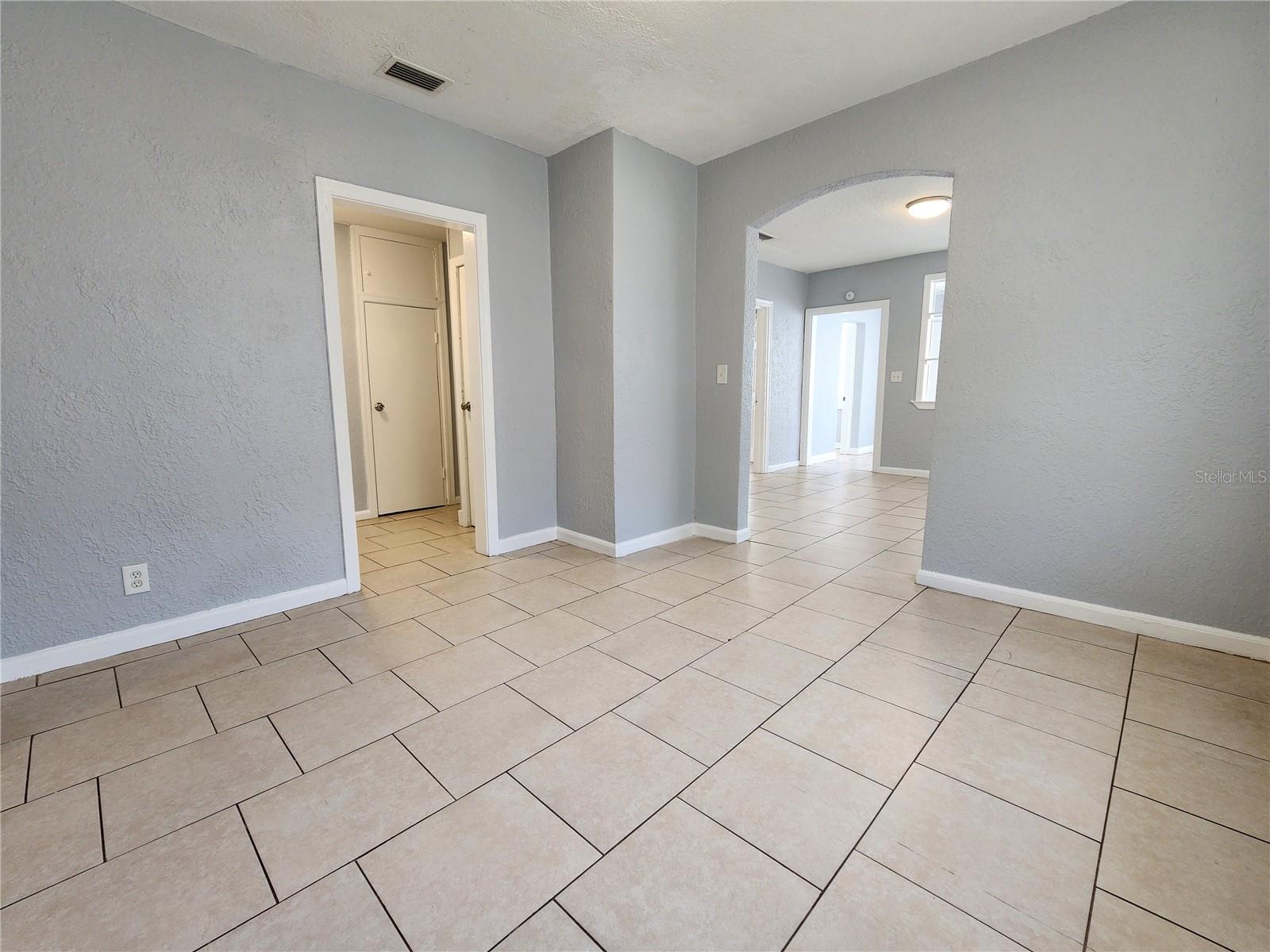 Image 4 of 5 For 2102 Pullman Avenue
