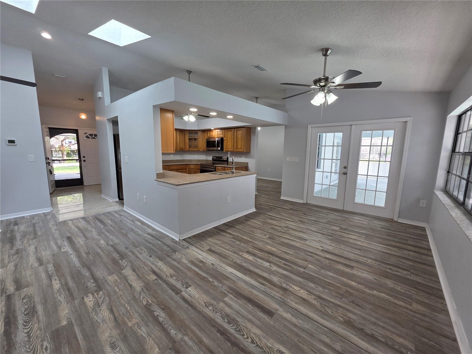 Image 10 of 37 For 7278 Radcliff Street