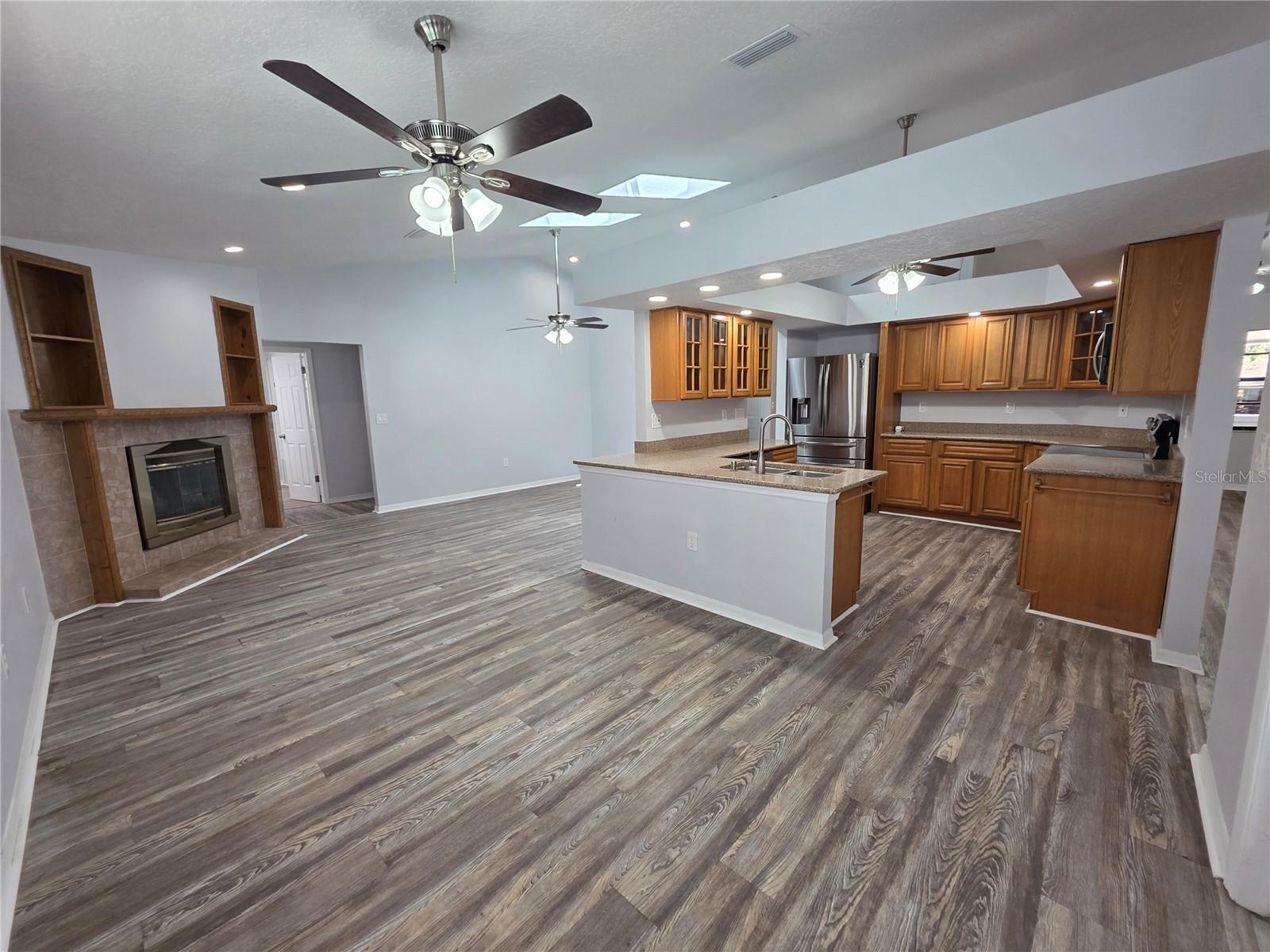 Image 11 of 37 For 7278 Radcliff Street