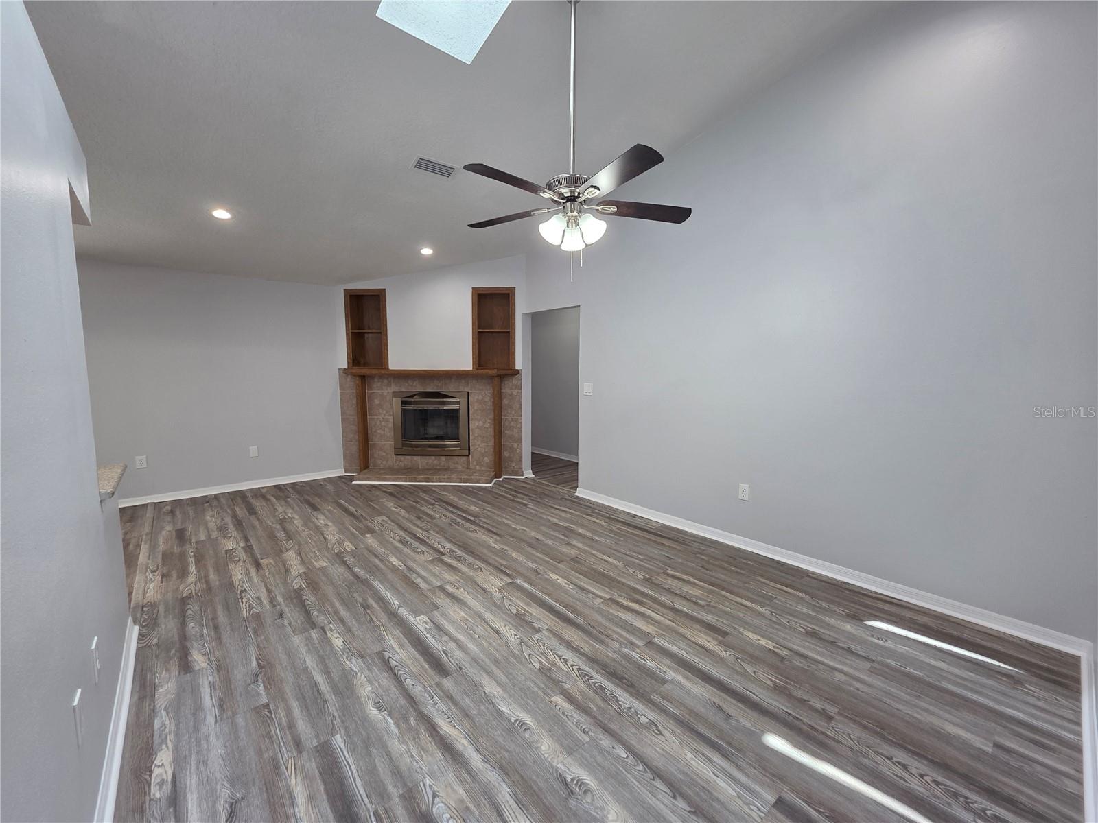 Image 7 of 37 For 7278 Radcliff Street